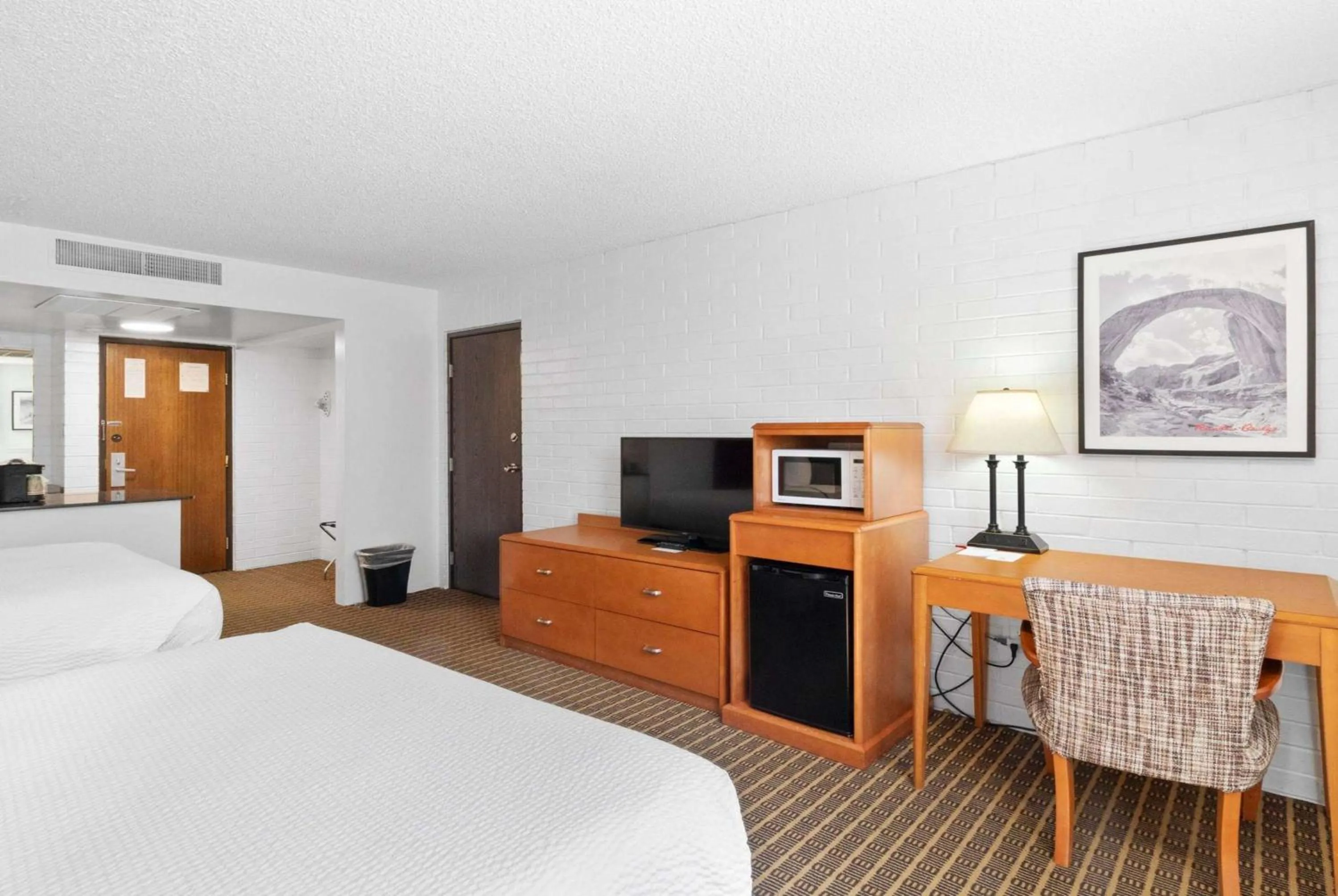 Photo of the whole room, Bed in Ramada by Wyndham Richfield UT I-70