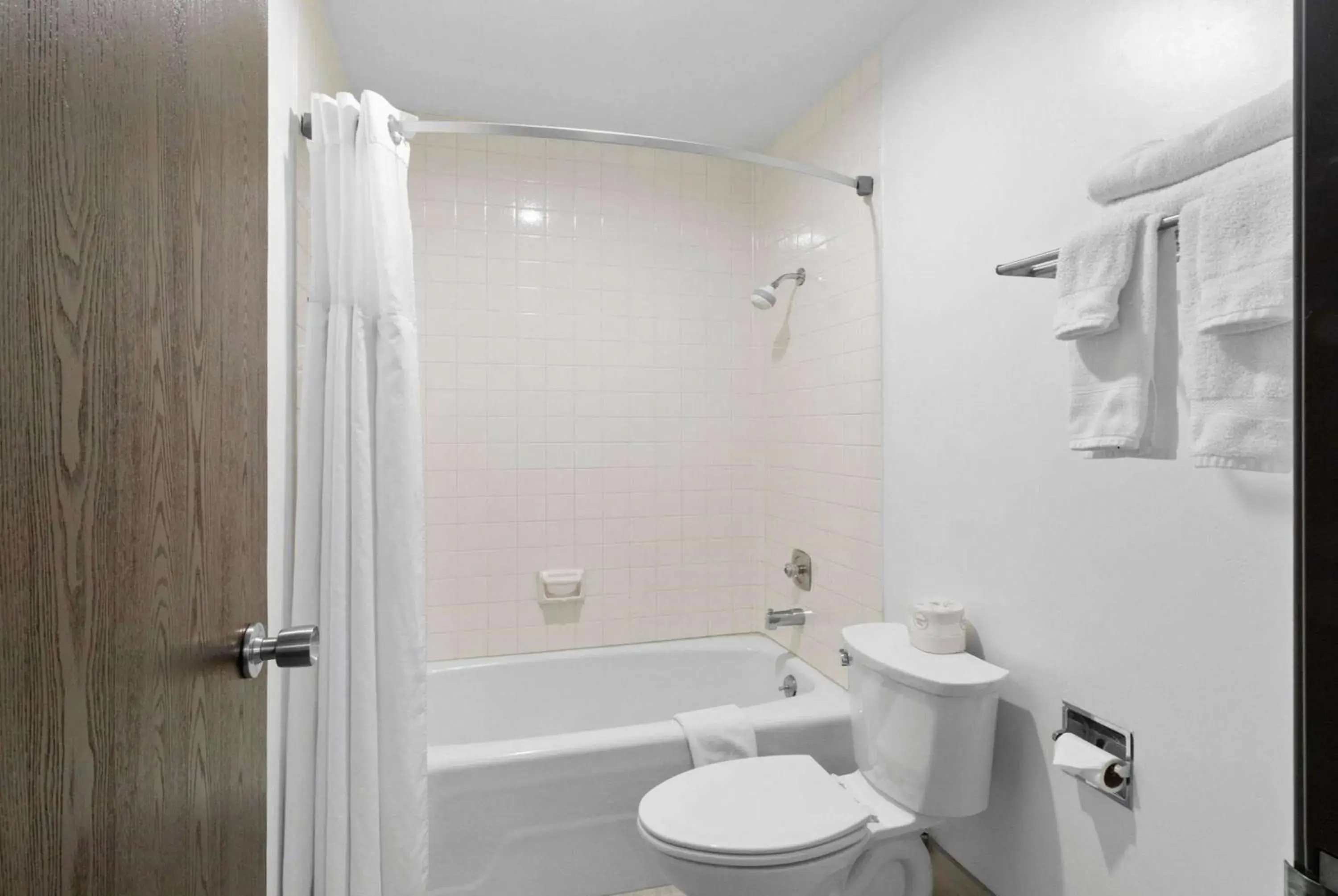 1 Full Bed, Non-Smoking in Ramada by Wyndham Richfield UT I-70 1 Full Bed, Non-Smoking in Ramada by Wyndham Richfield UT I-70