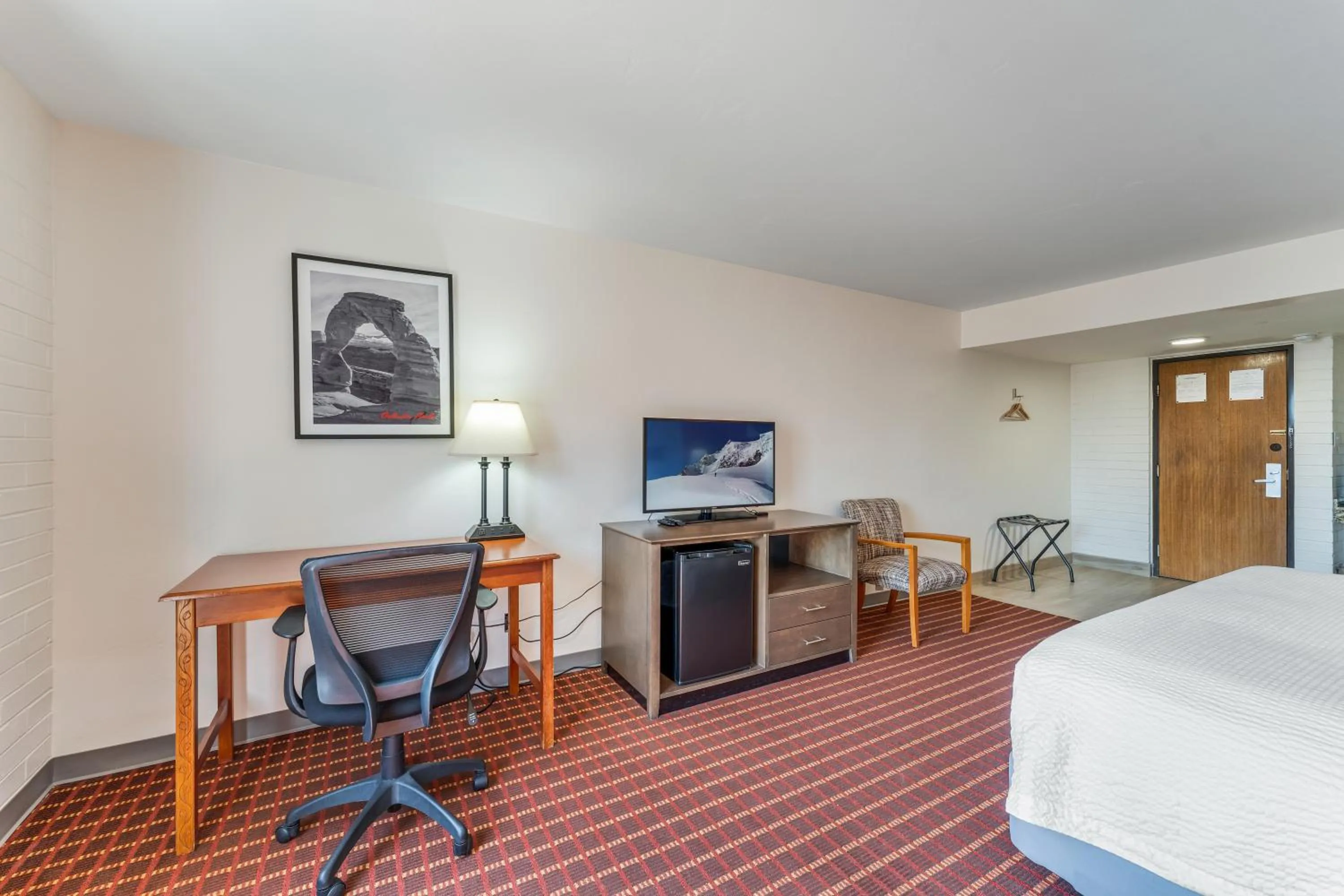 Kitchen or kitchenette, Bed in Ramada by Wyndham Richfield UT I-70