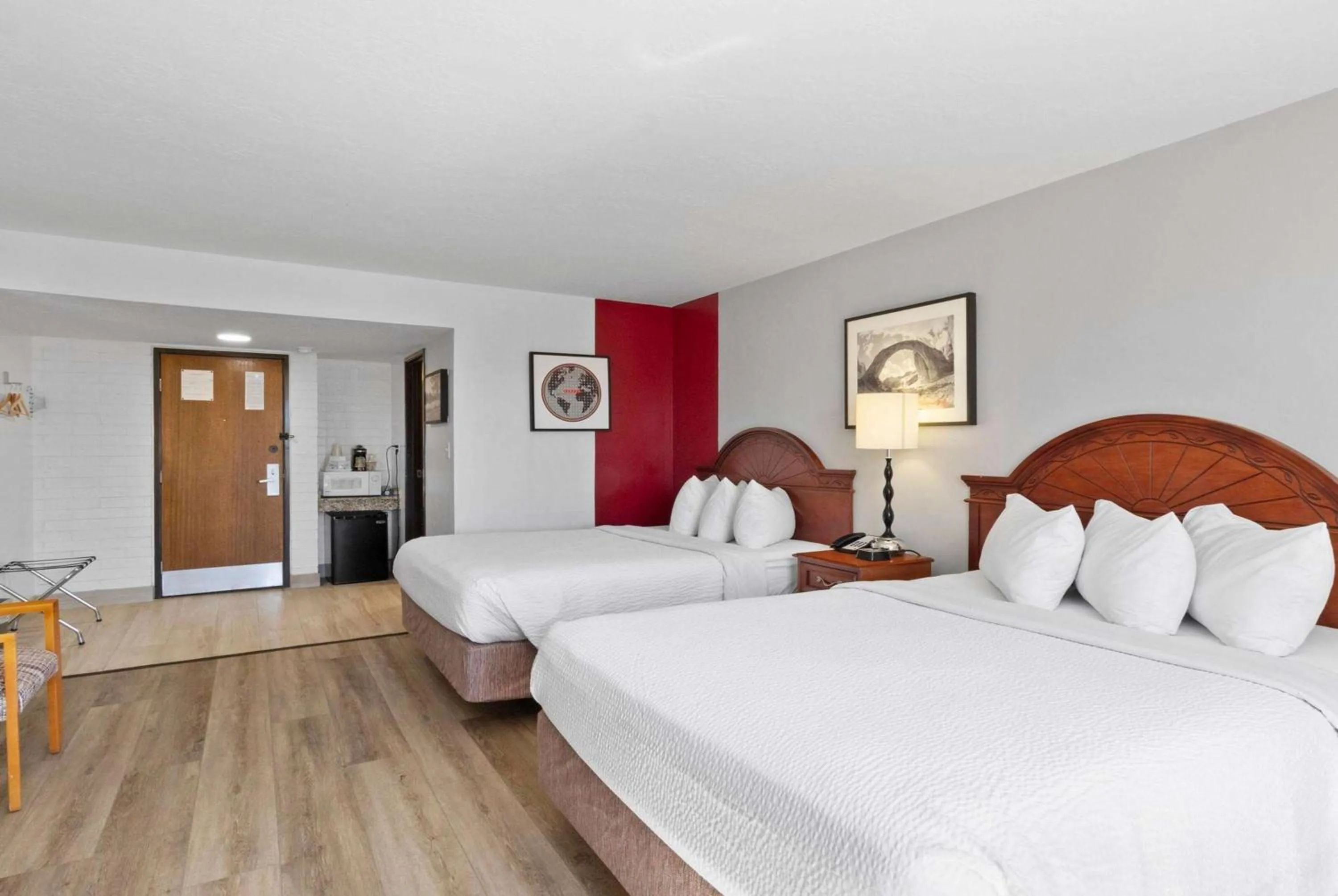 Photo of the whole room, Bed in Ramada by Wyndham Richfield UT I-70