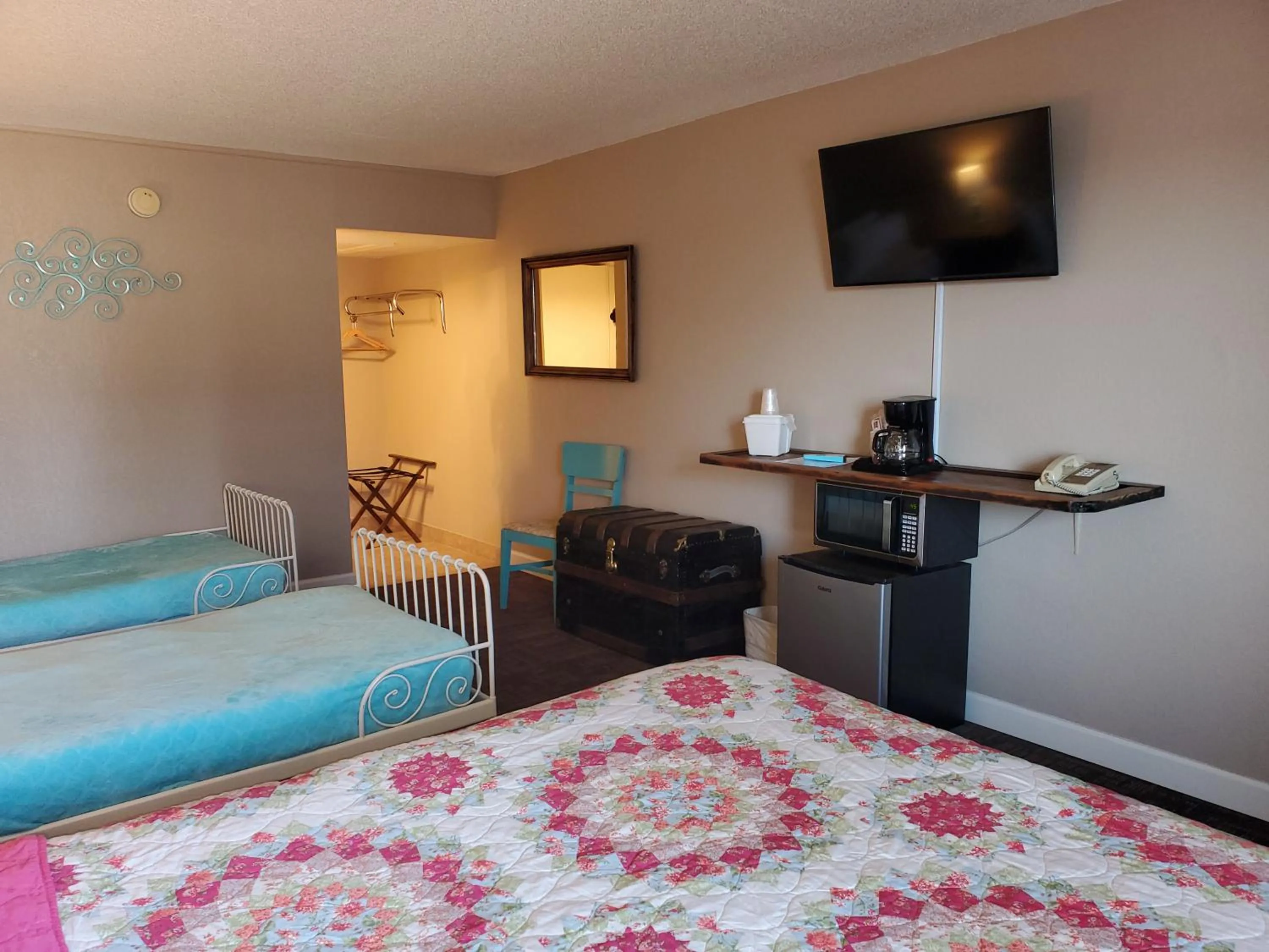 Bed in Kansas Country Inn