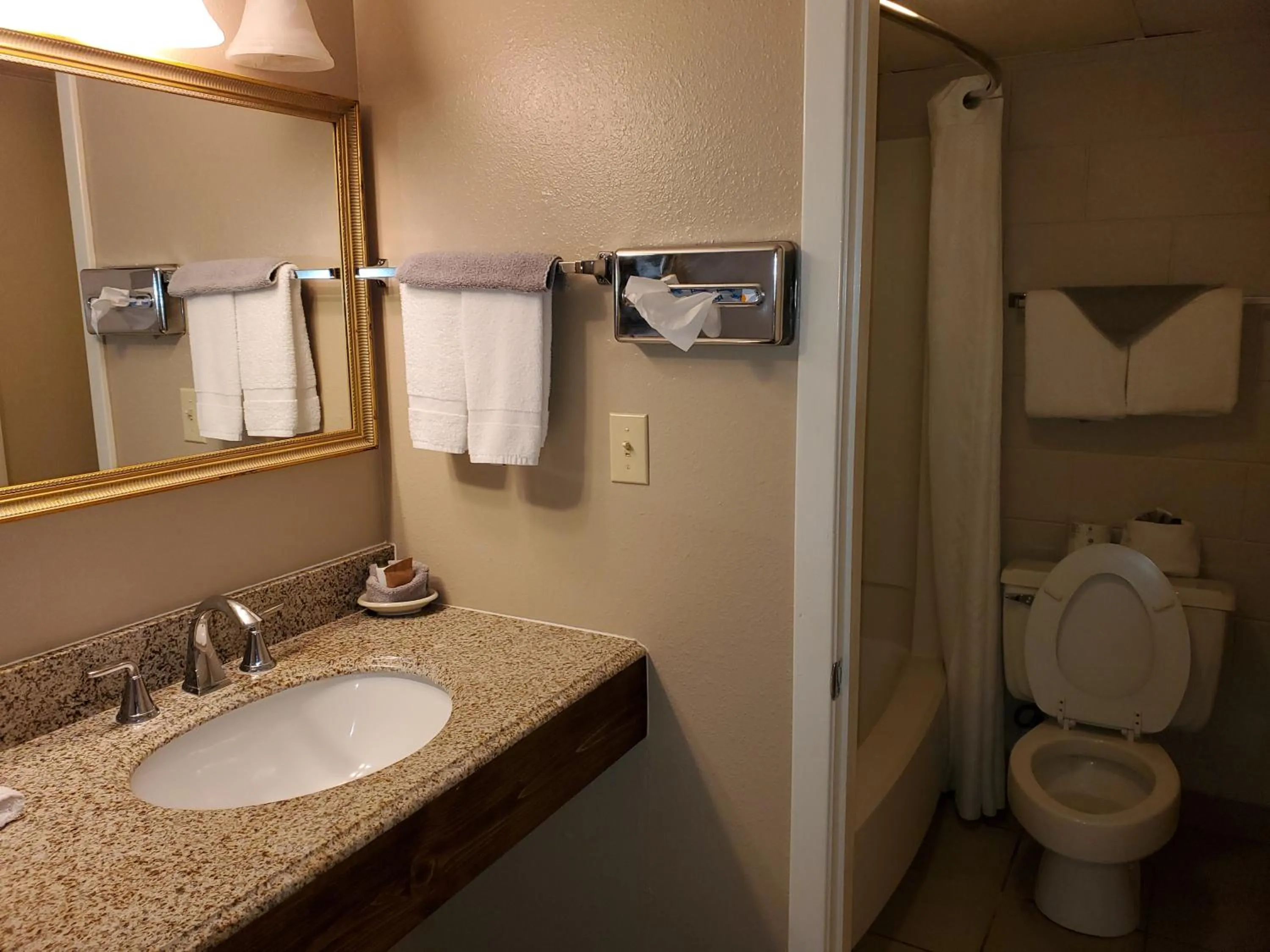 Bathroom in Kansas Country Inn