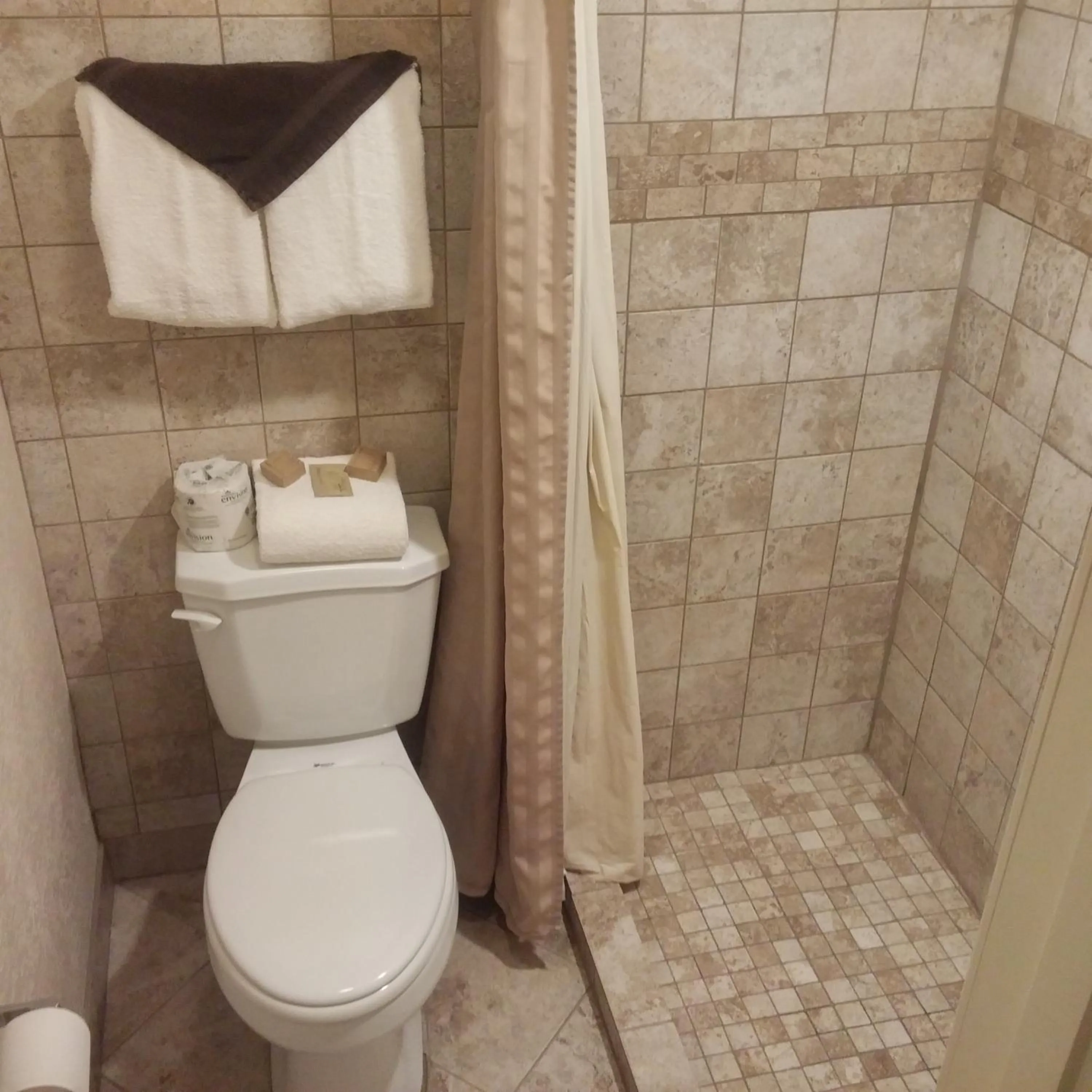 Shower in Kansas Country Inn