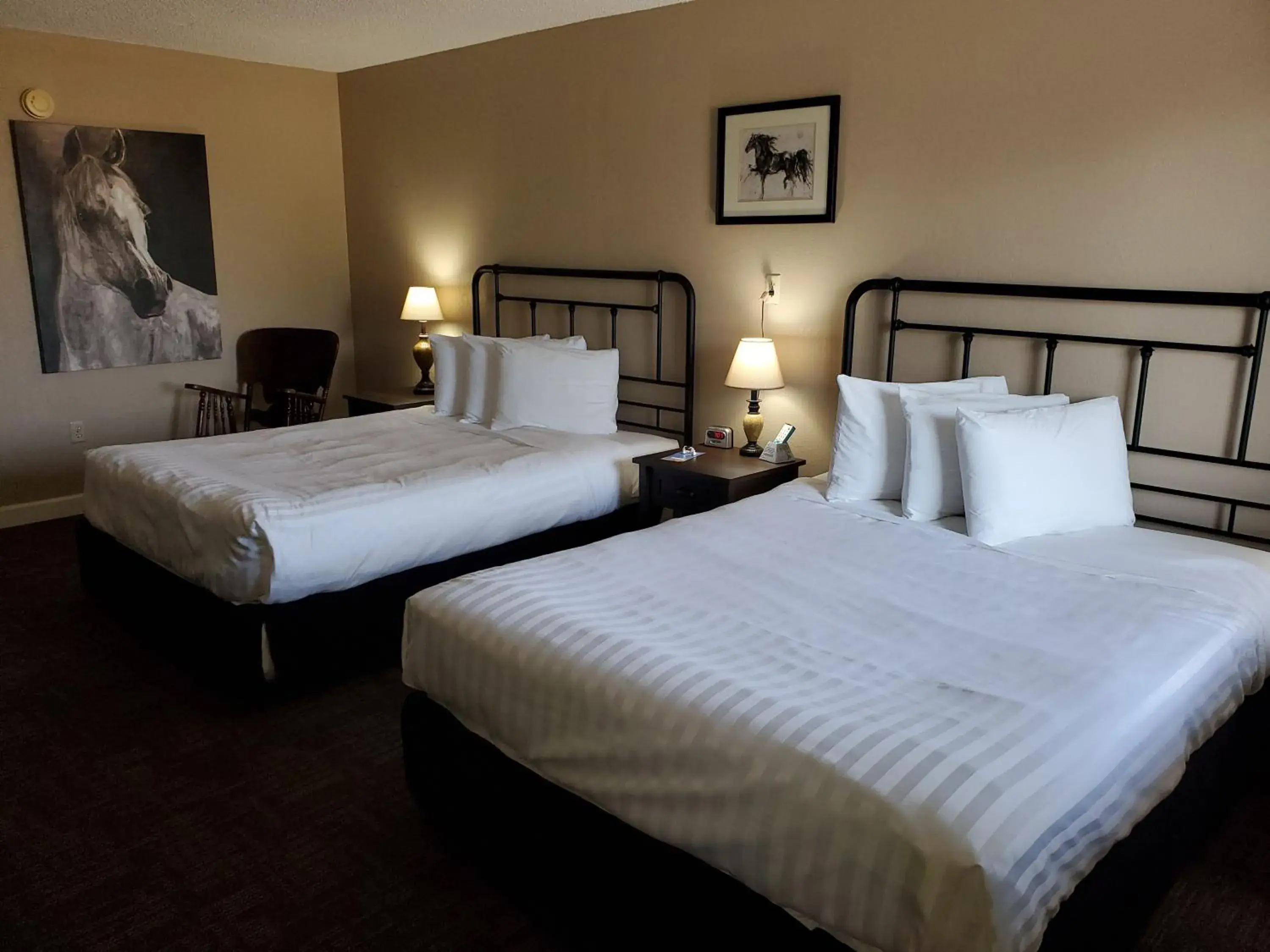 Deluxe Double Room in Kansas Country Inn Deluxe Double Room in Kansas Country Inn