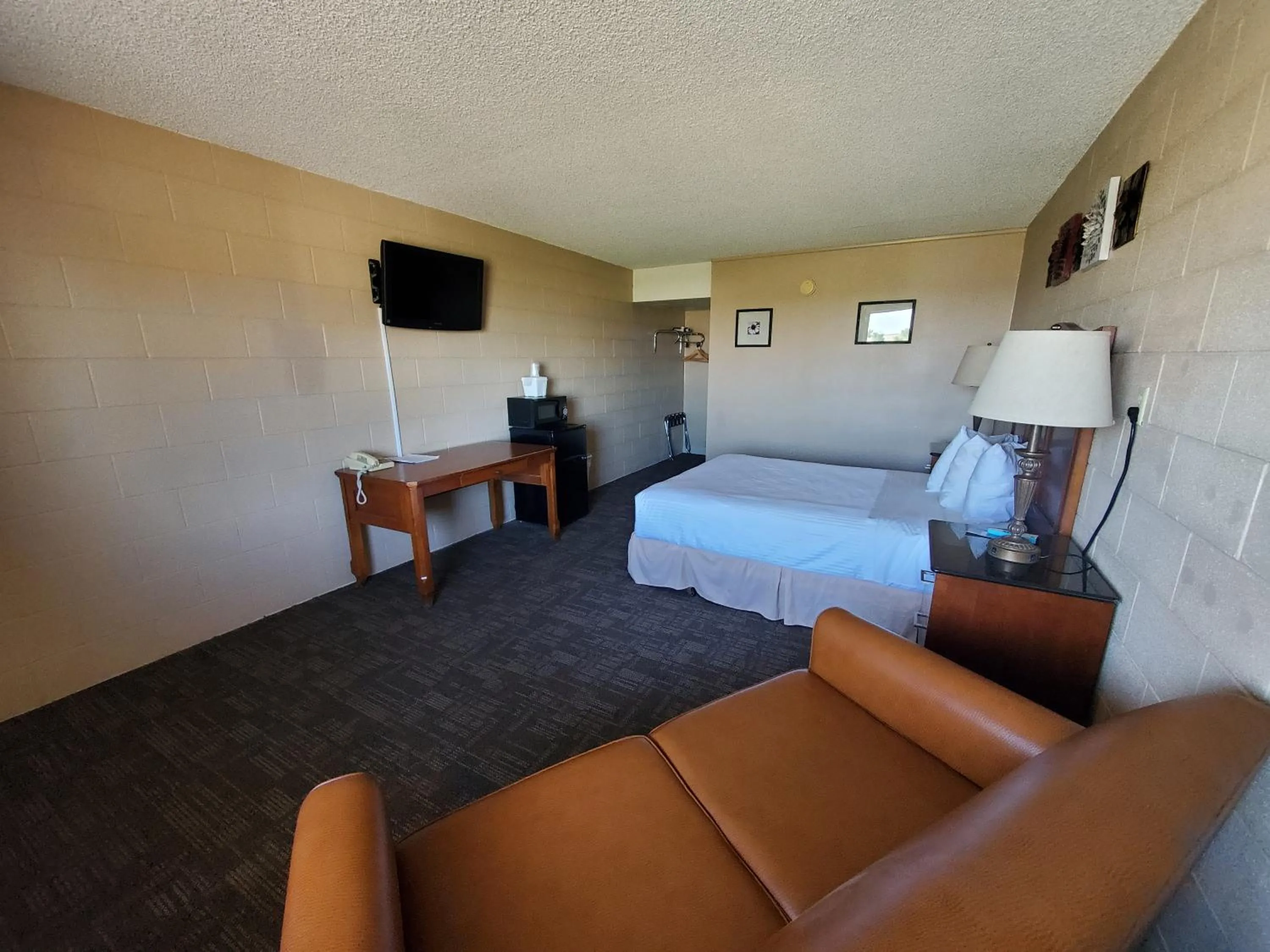 Bed in Kansas Country Inn