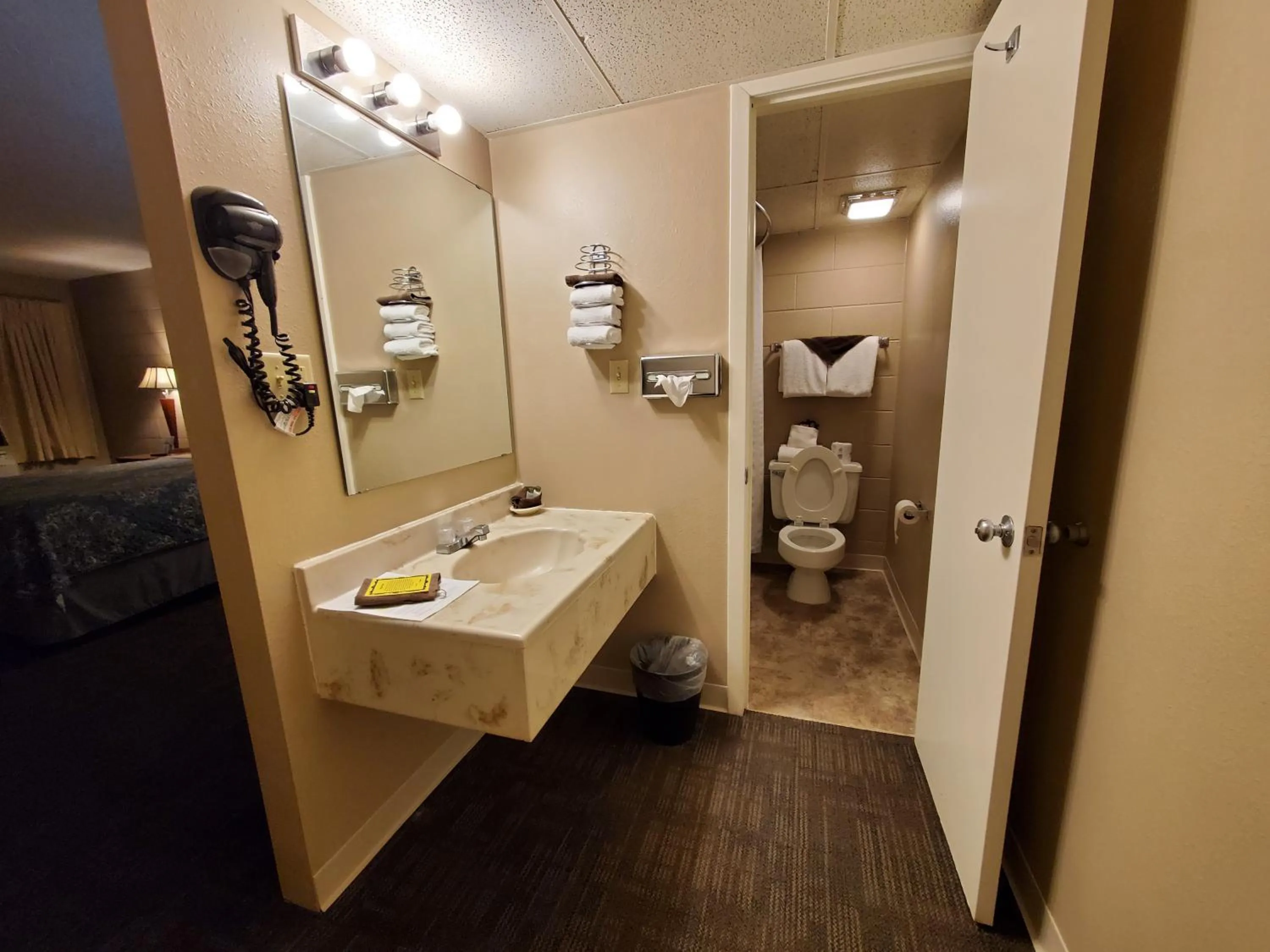 Bathroom in Kansas Country Inn