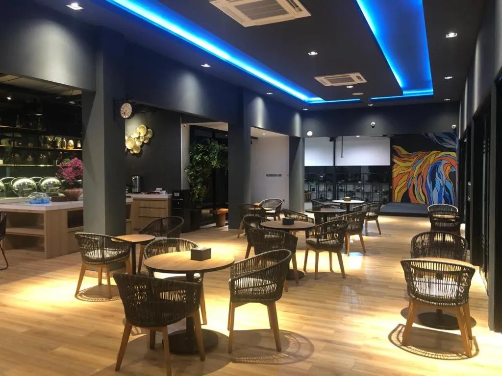 Lounge/Bar in Grand Caman hotel