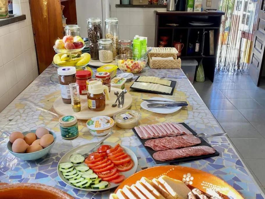 Food and drinks in Da Silva Surfcamp- Terrassenzimmer mit Frühstück