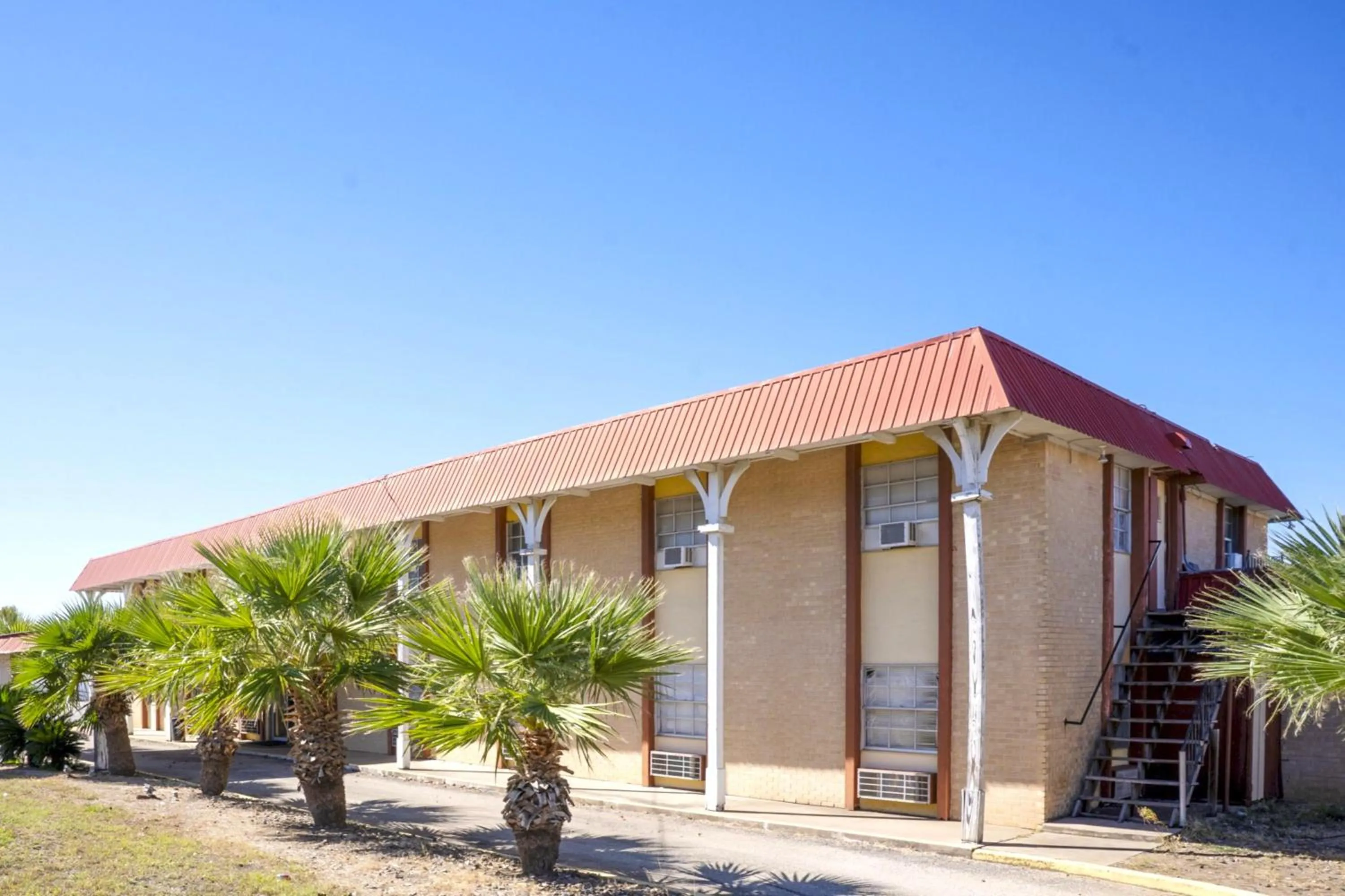 Facade/entrance in Woodfield Inn & Suites Hotel O, Yoakum TX 111