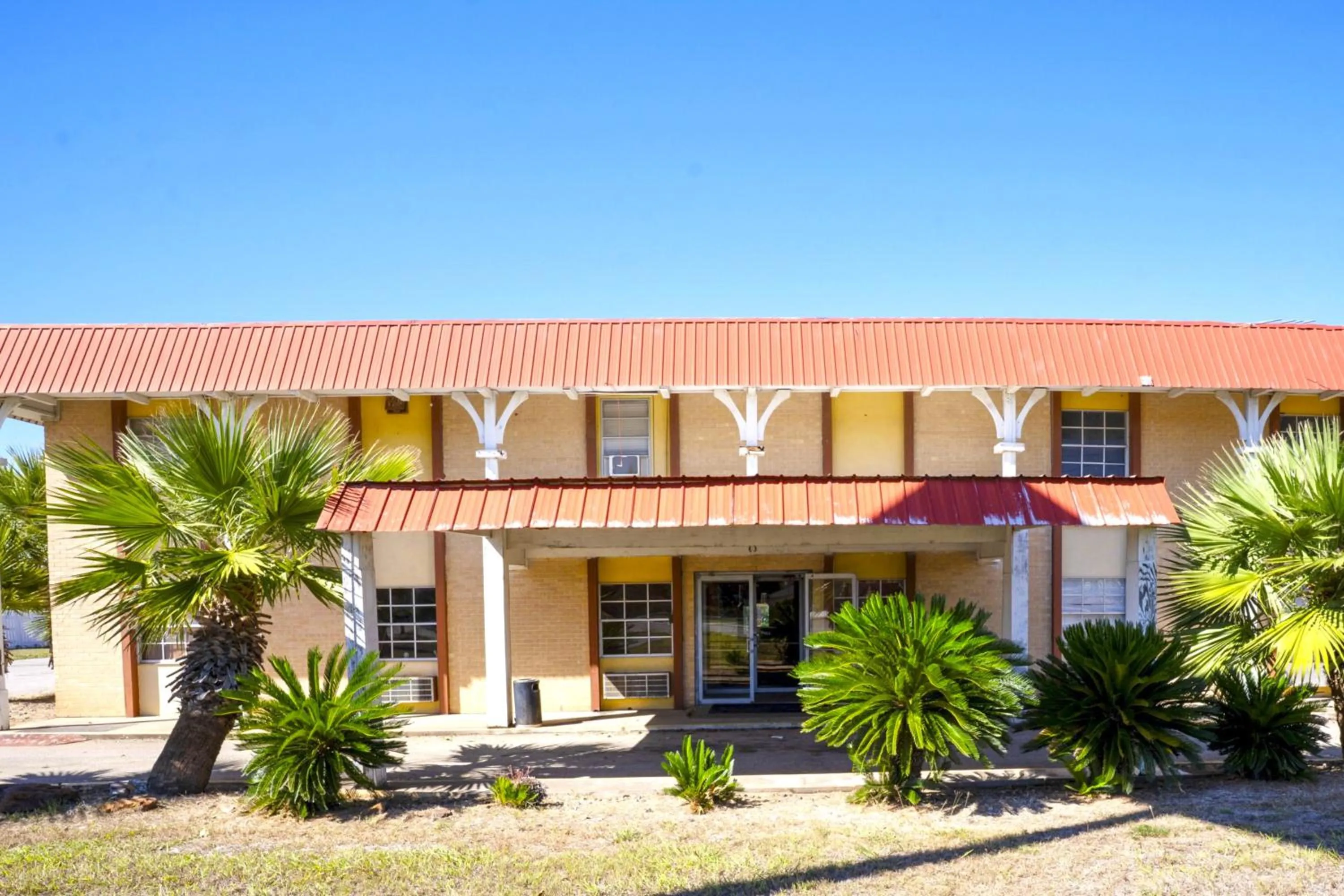 Facade/entrance in Woodfield Inn & Suites Hotel O, Yoakum TX 111