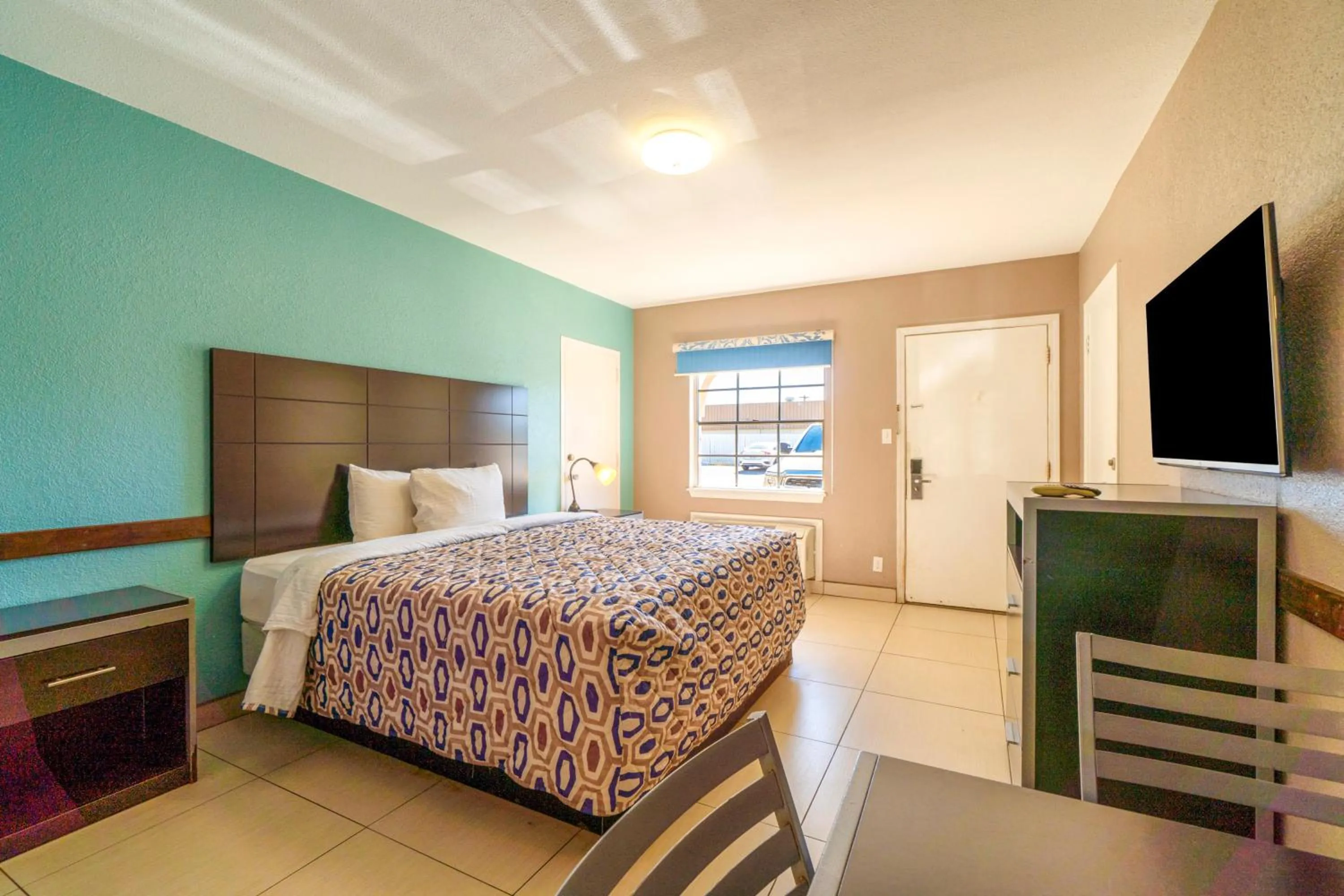 Bedroom, Bed in Woodfield Inn & Suites Hotel O, Yoakum TX 111