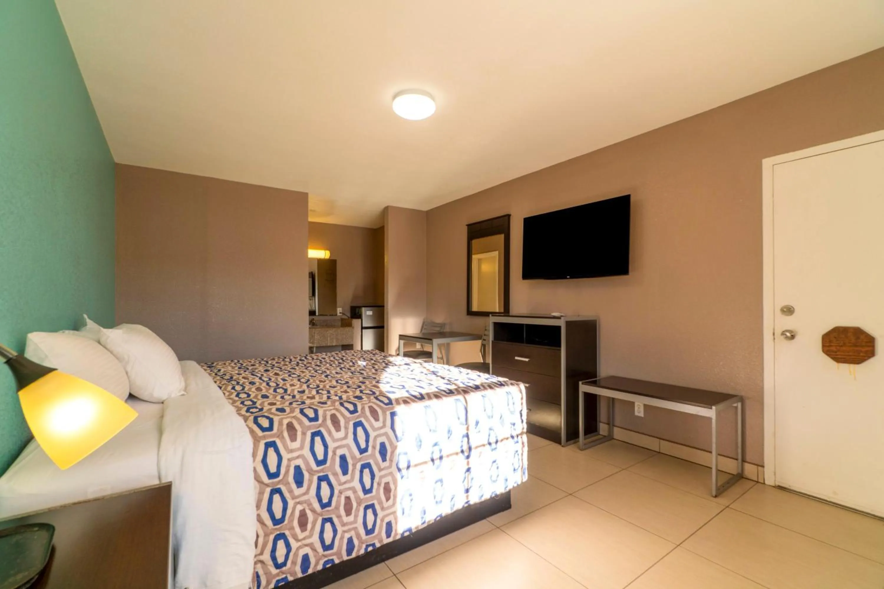 Bedroom, Bed in Woodfield Inn & Suites Hotel O, Yoakum TX 111