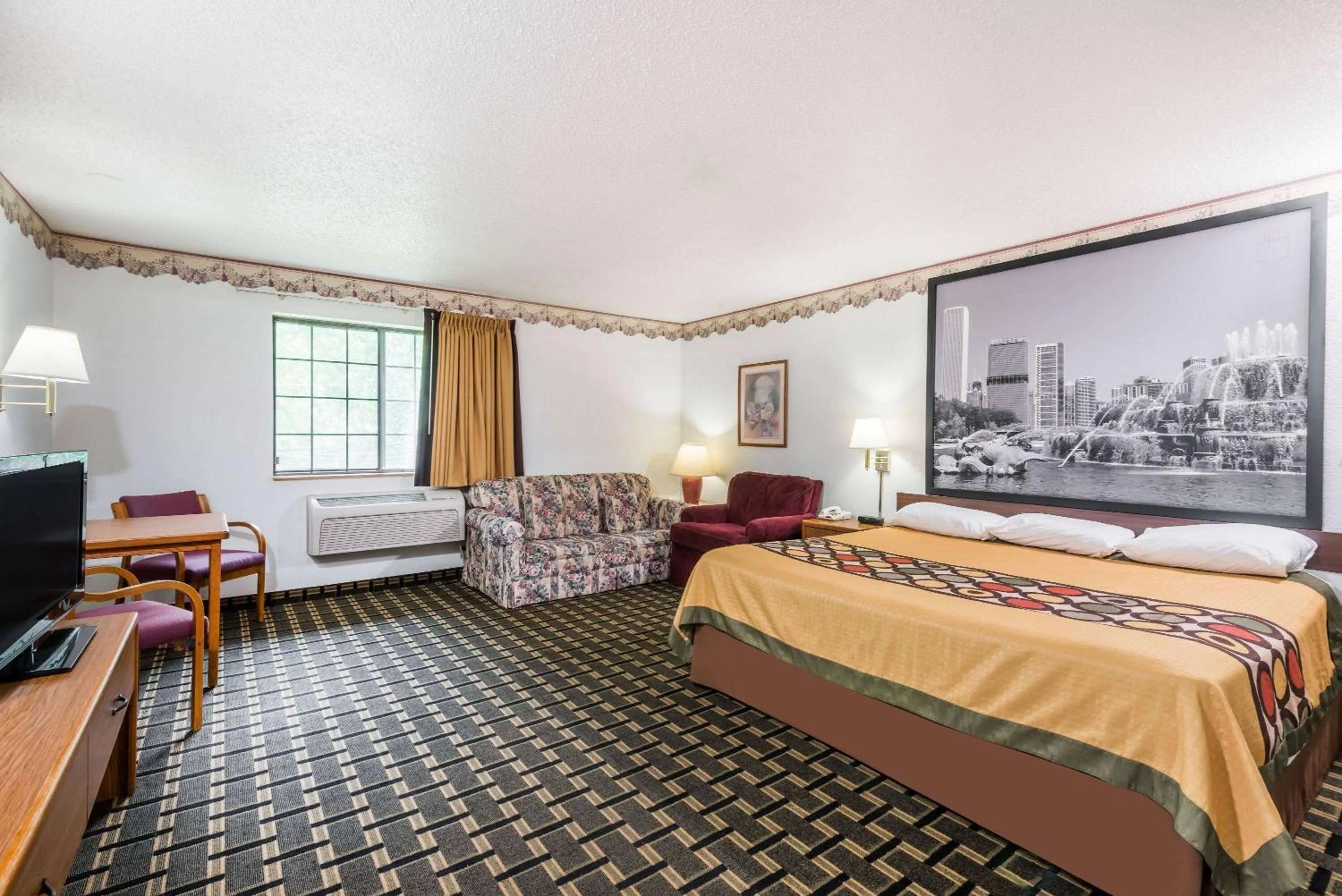 Photo of the whole room, Bed in Super 8 by Wyndham Coshocton Roscoe Village