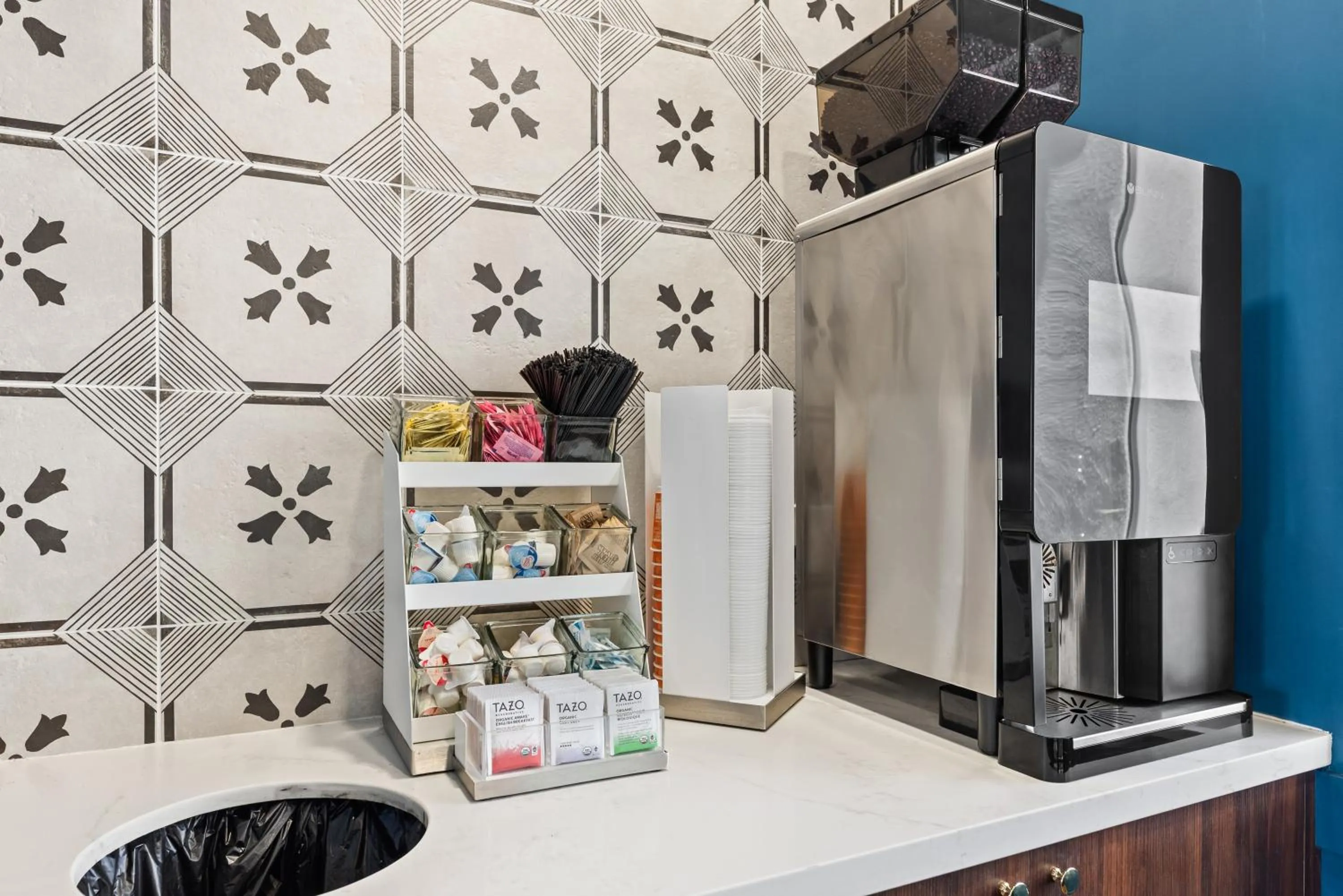 Coffee/tea facilities in The Ellsworth Hotel, an Ascend Collection Hotel