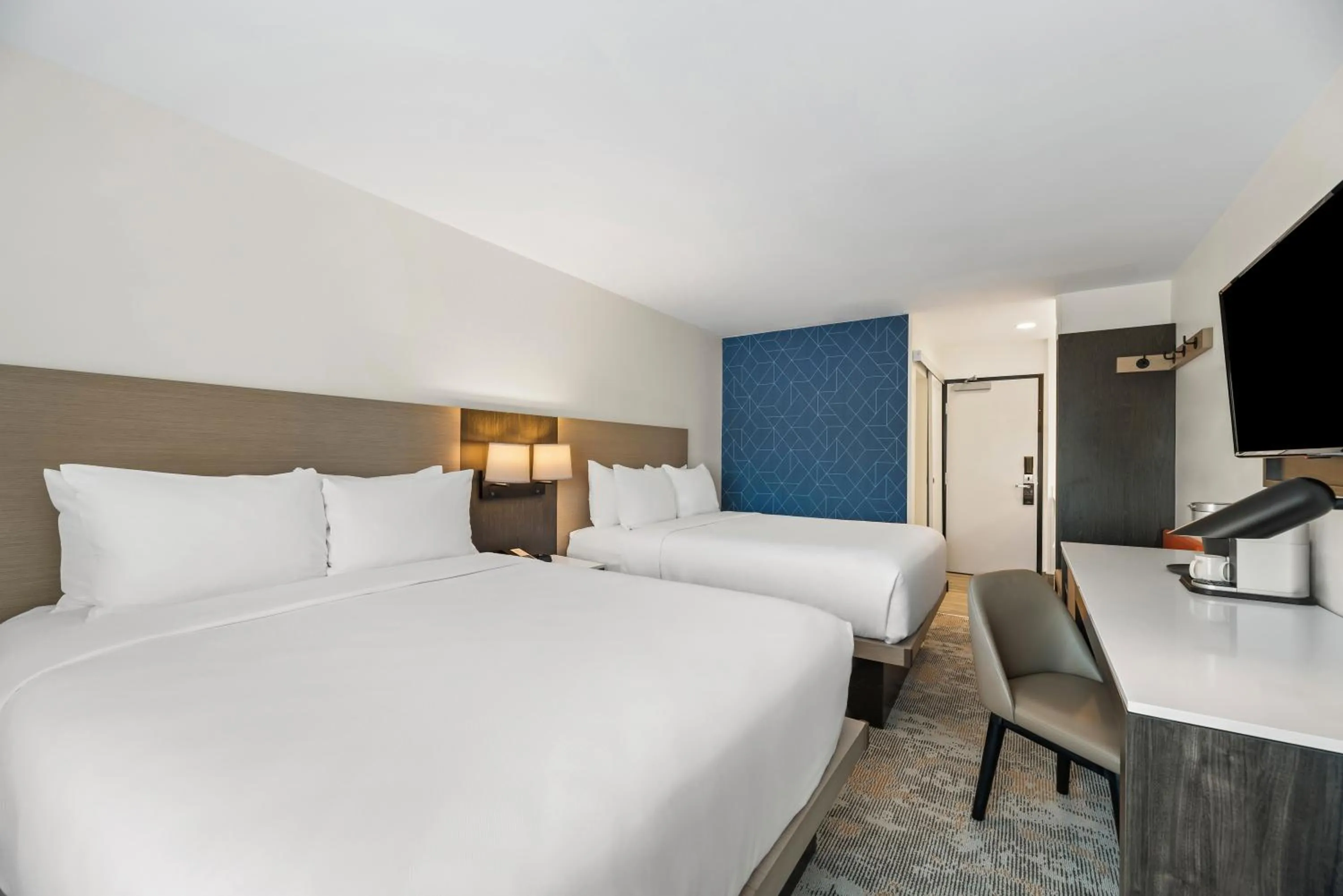 Bed in The Ellsworth Hotel, an Ascend Collection Hotel