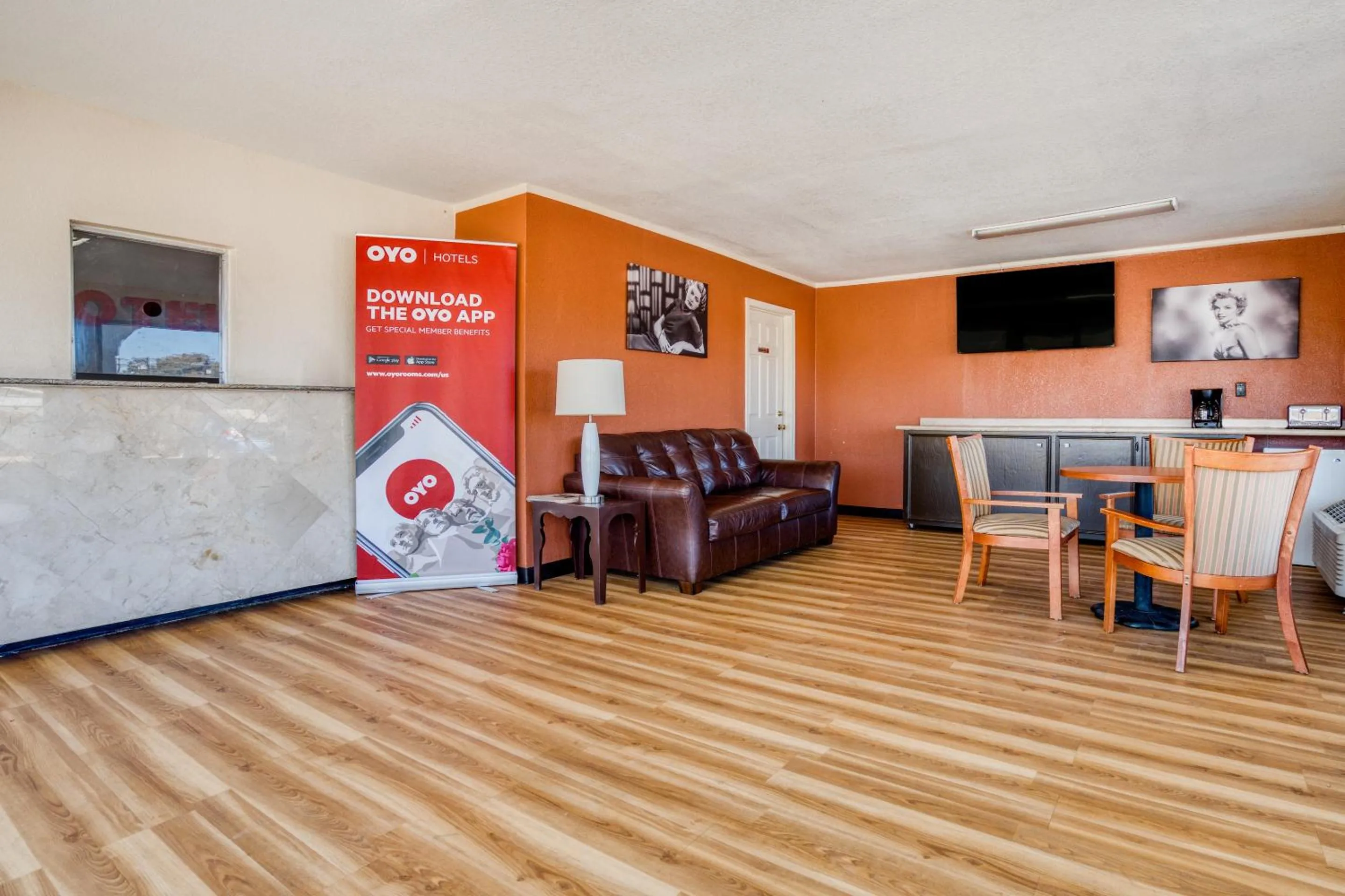 Lobby or reception in OYO Hotel Waco University Area I-35