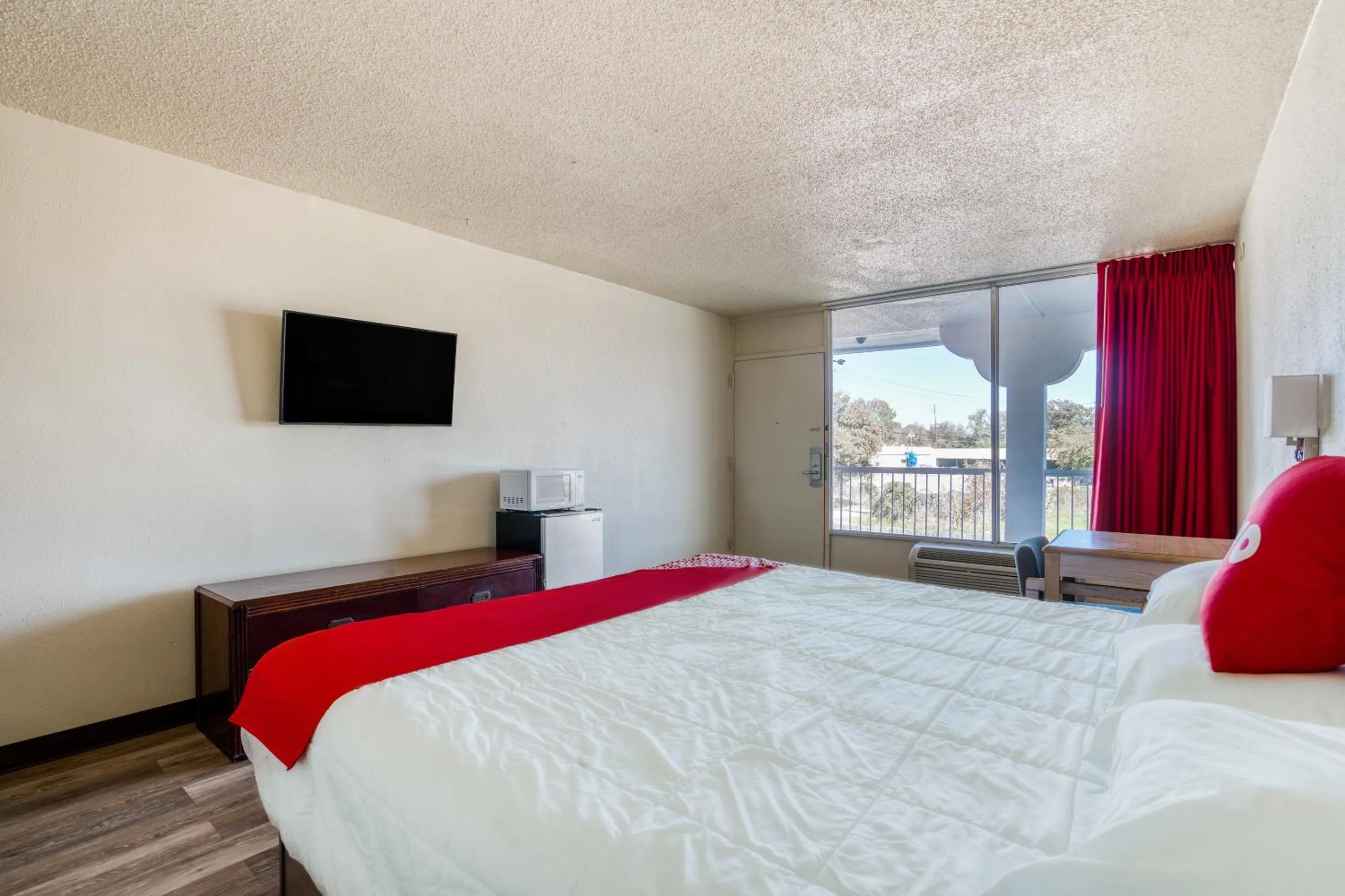 Bedroom, Bed in OYO Hotel Waco University Area I-35