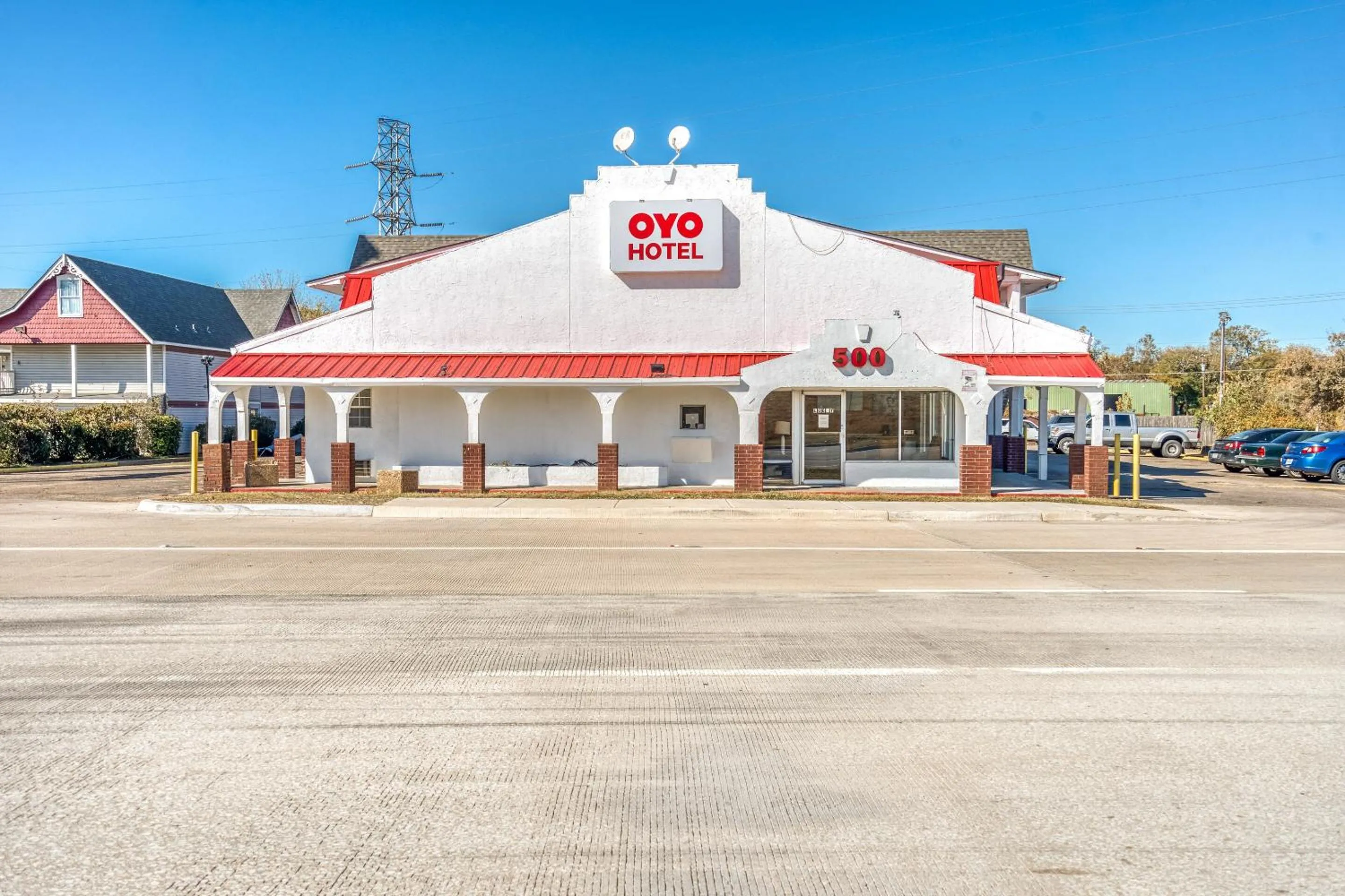 Facade/entrance in OYO Hotel Waco University Area I-35