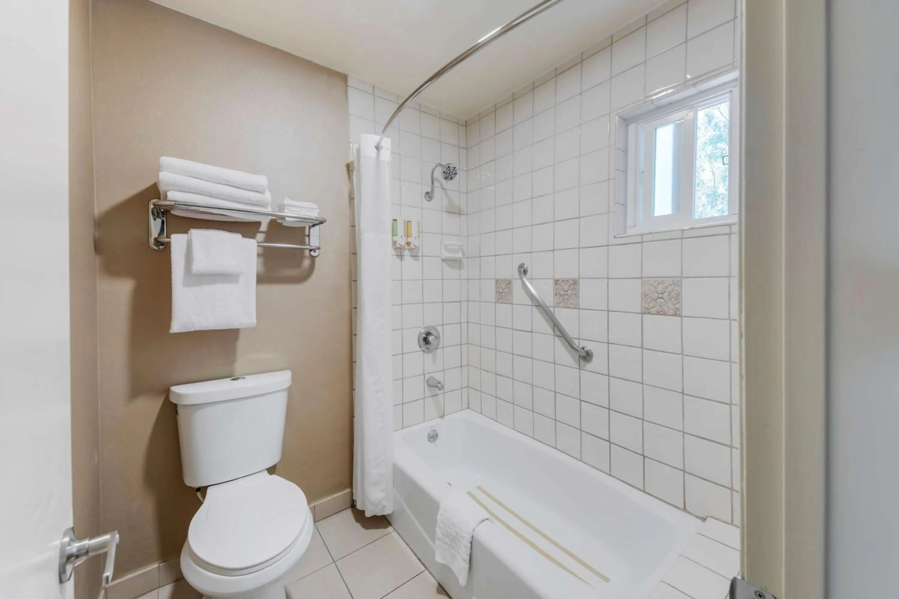 Bathroom in Best Western La Posada Motel