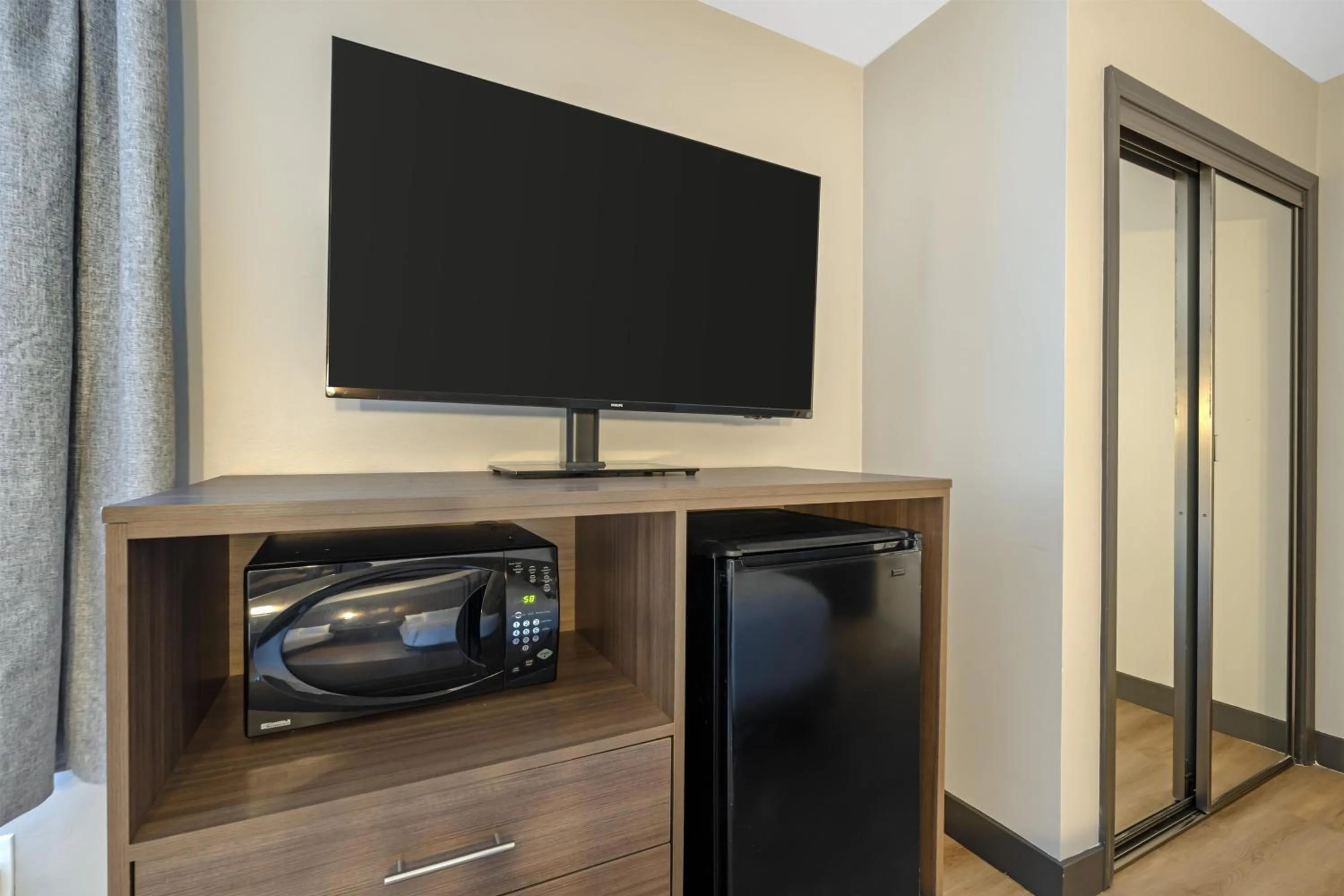 Bedroom in Best Western La Posada Motel