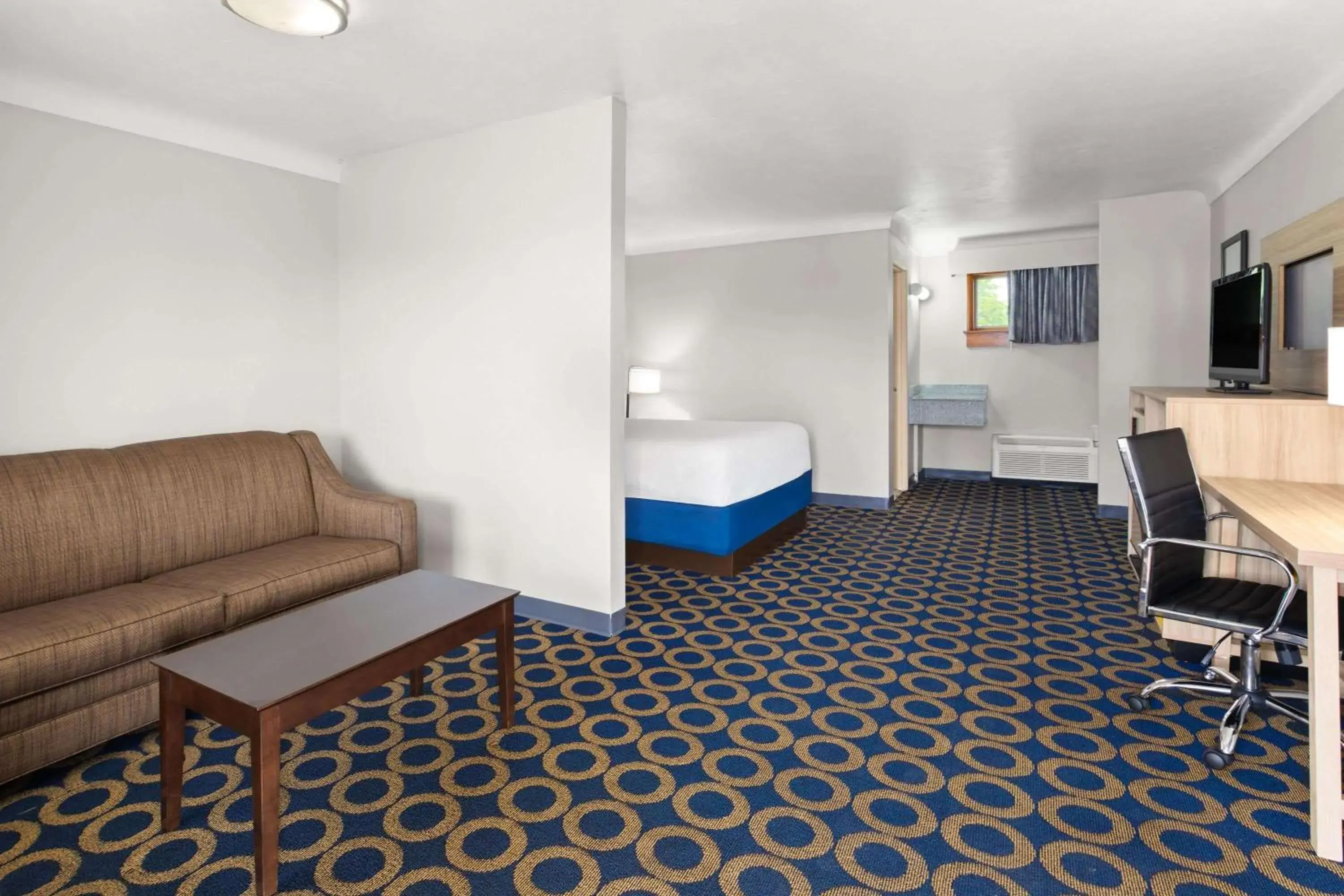 Studio Queen Suite - Non-Smoking in Days Inn by Wyndham Wauseon Studio Queen Suite - Non-Smoking in Days Inn by Wyndham Wauseon