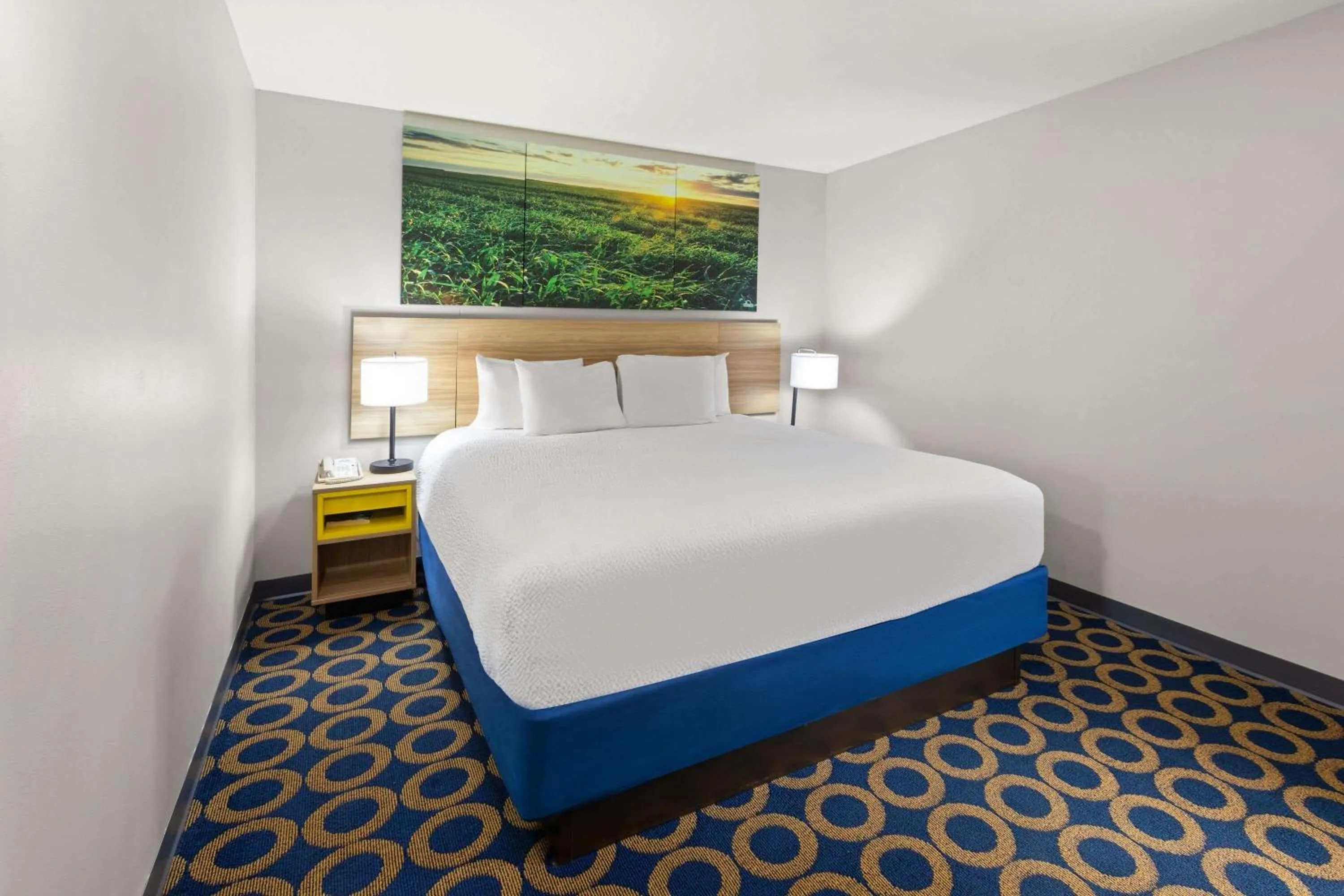 Photo of the whole room, Bed in Days Inn by Wyndham Wauseon