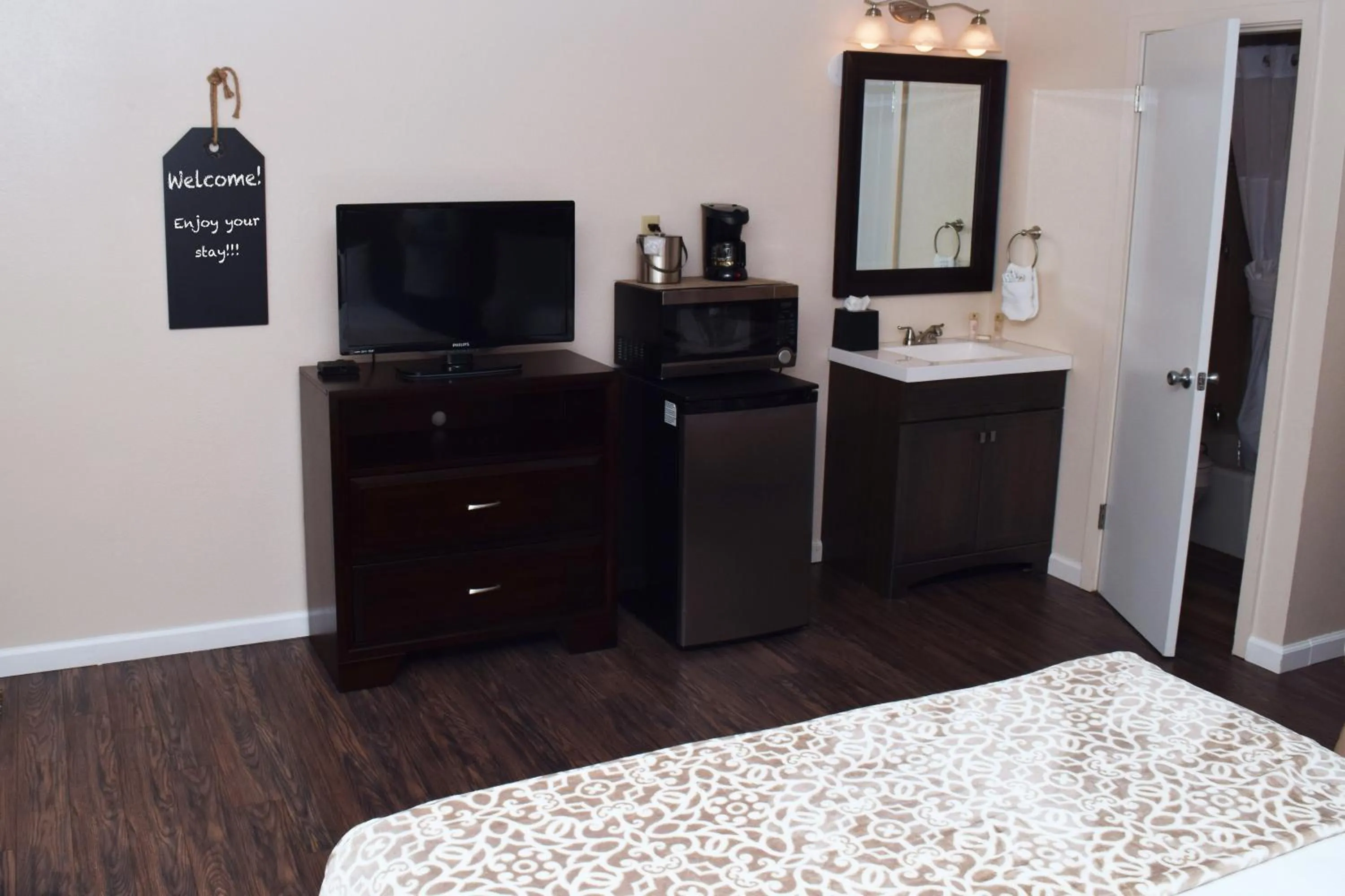 Bathroom, Bed in Alpine Trail Ridge Inn