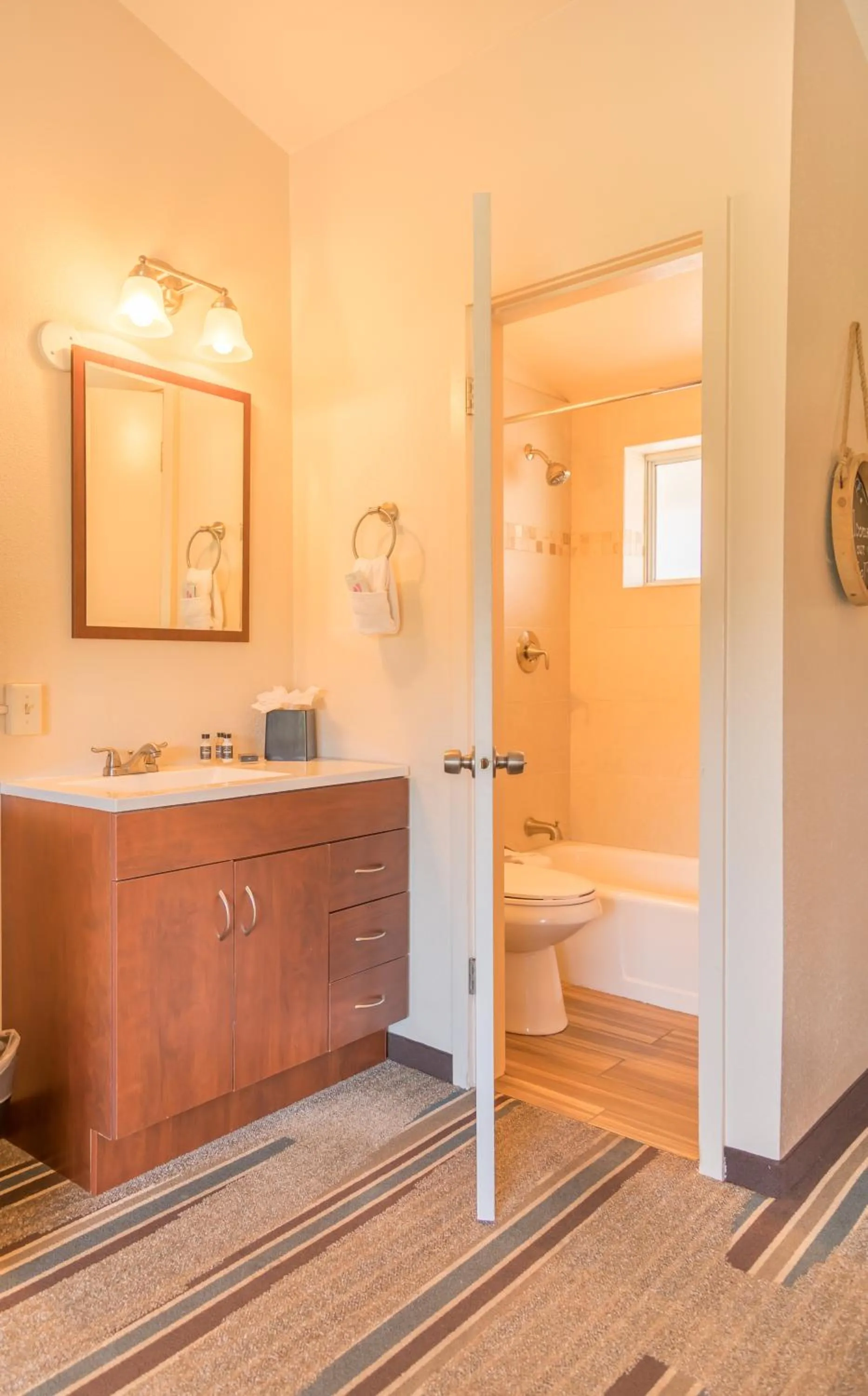 Shower in Alpine Trail Ridge Inn