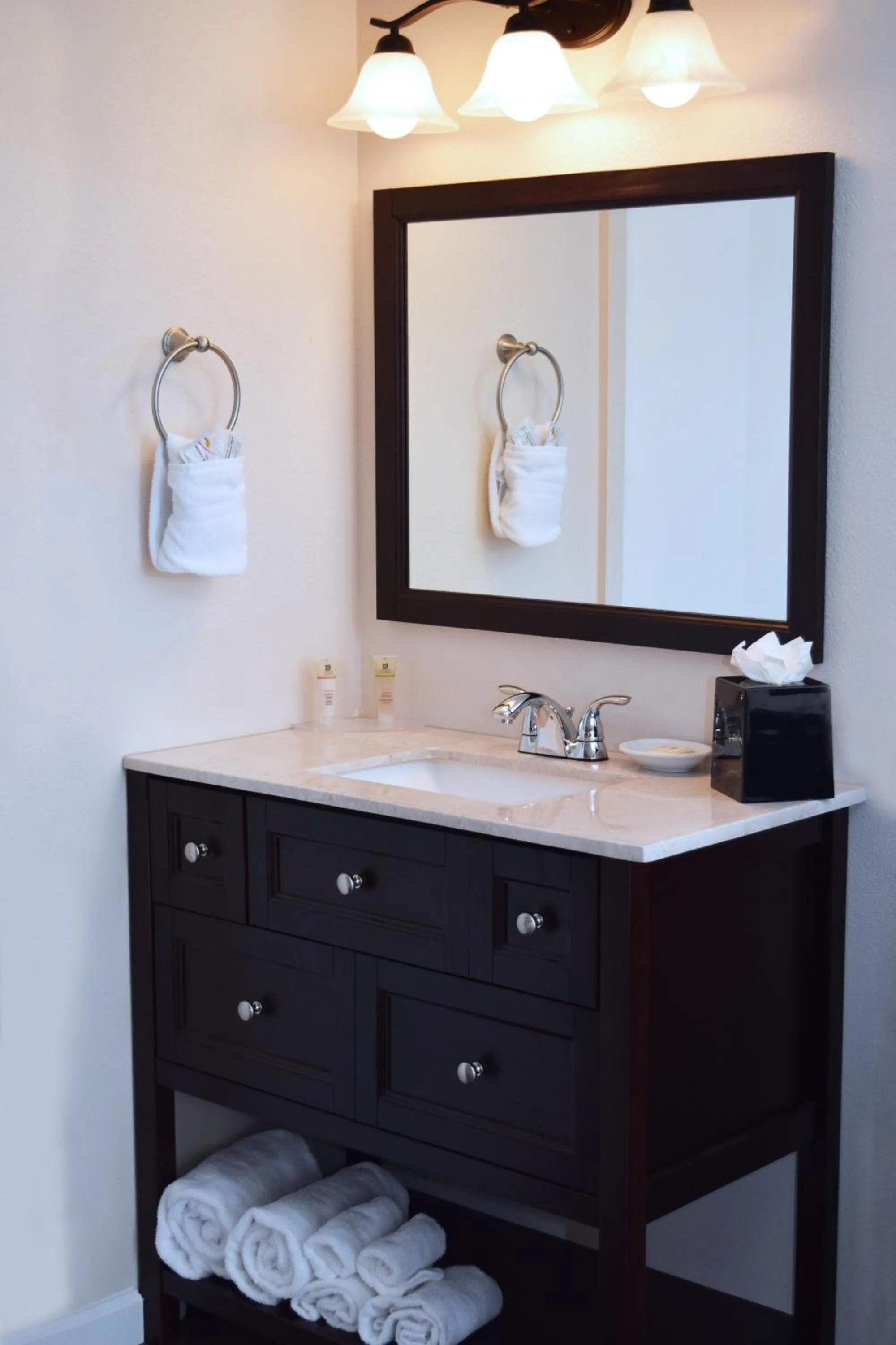 Bathroom in Alpine Trail Ridge Inn