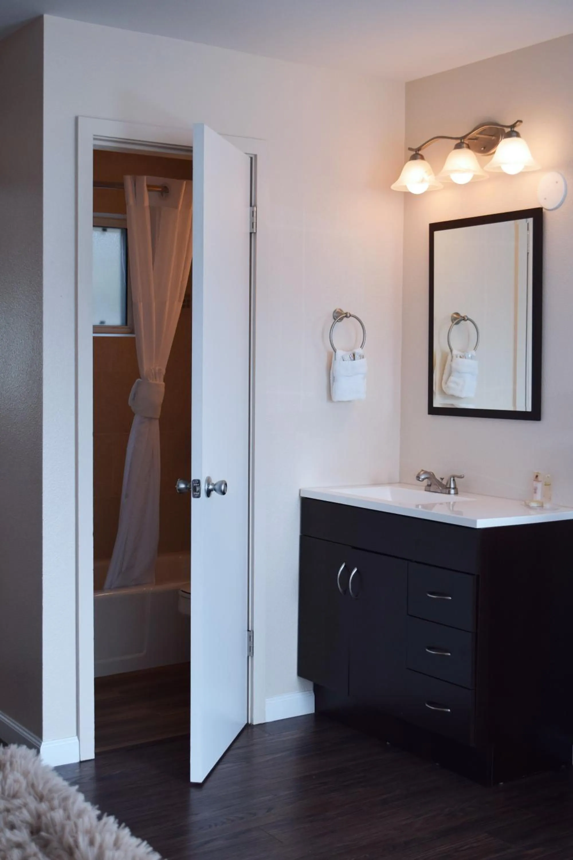 Shower in Alpine Trail Ridge Inn