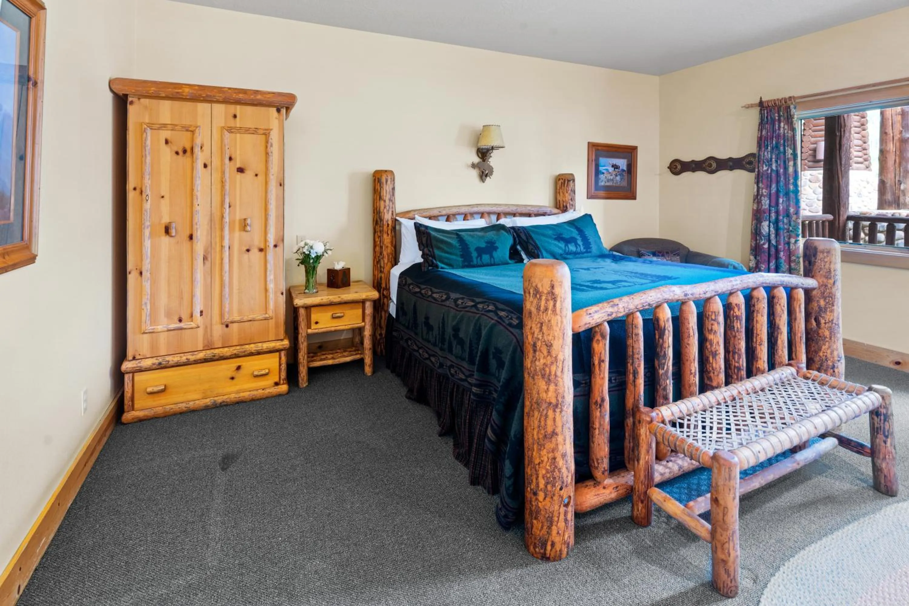 Bedroom, Bed in Daniels Summit Lodge