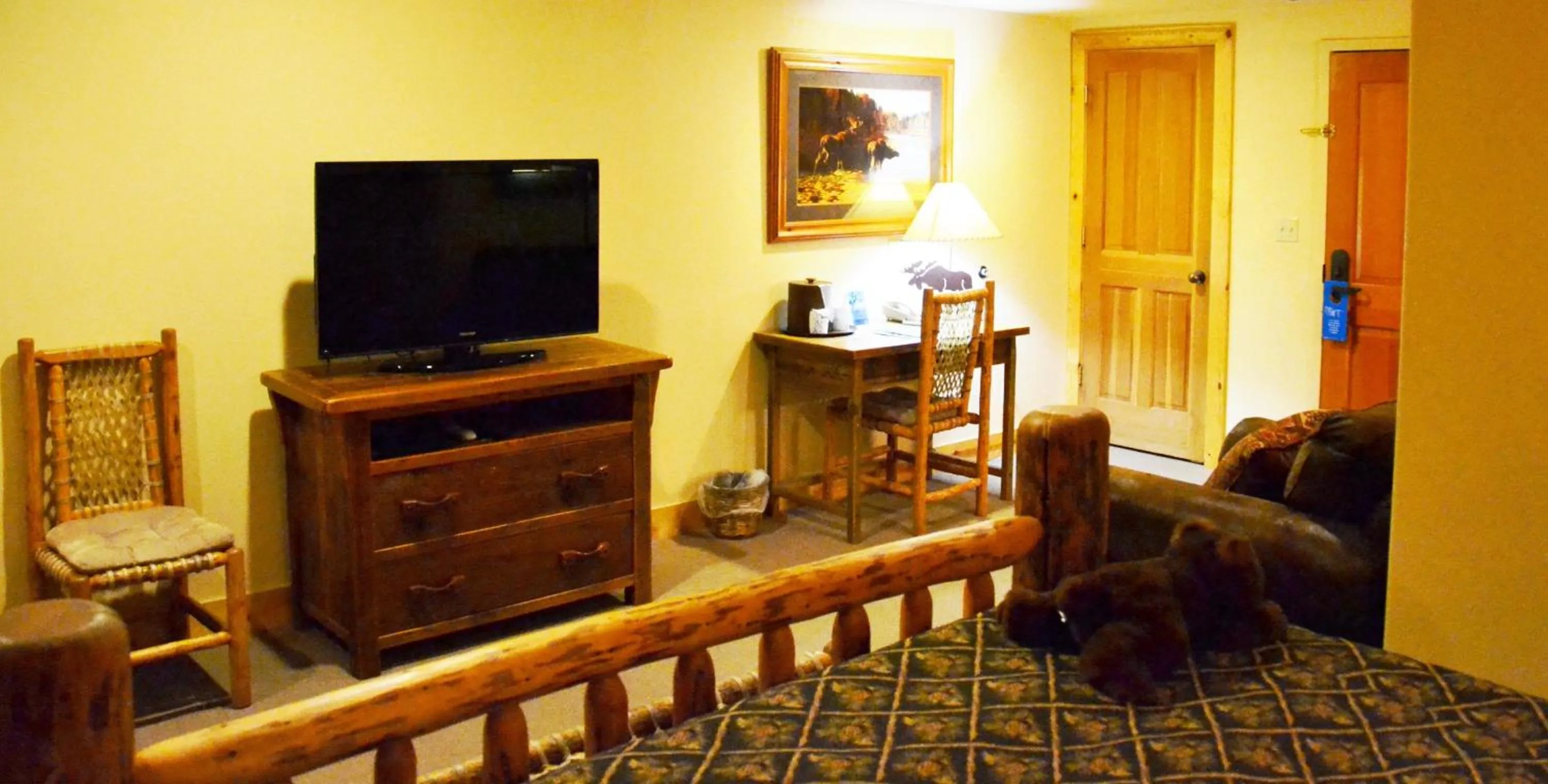 Bed in Daniels Summit Lodge