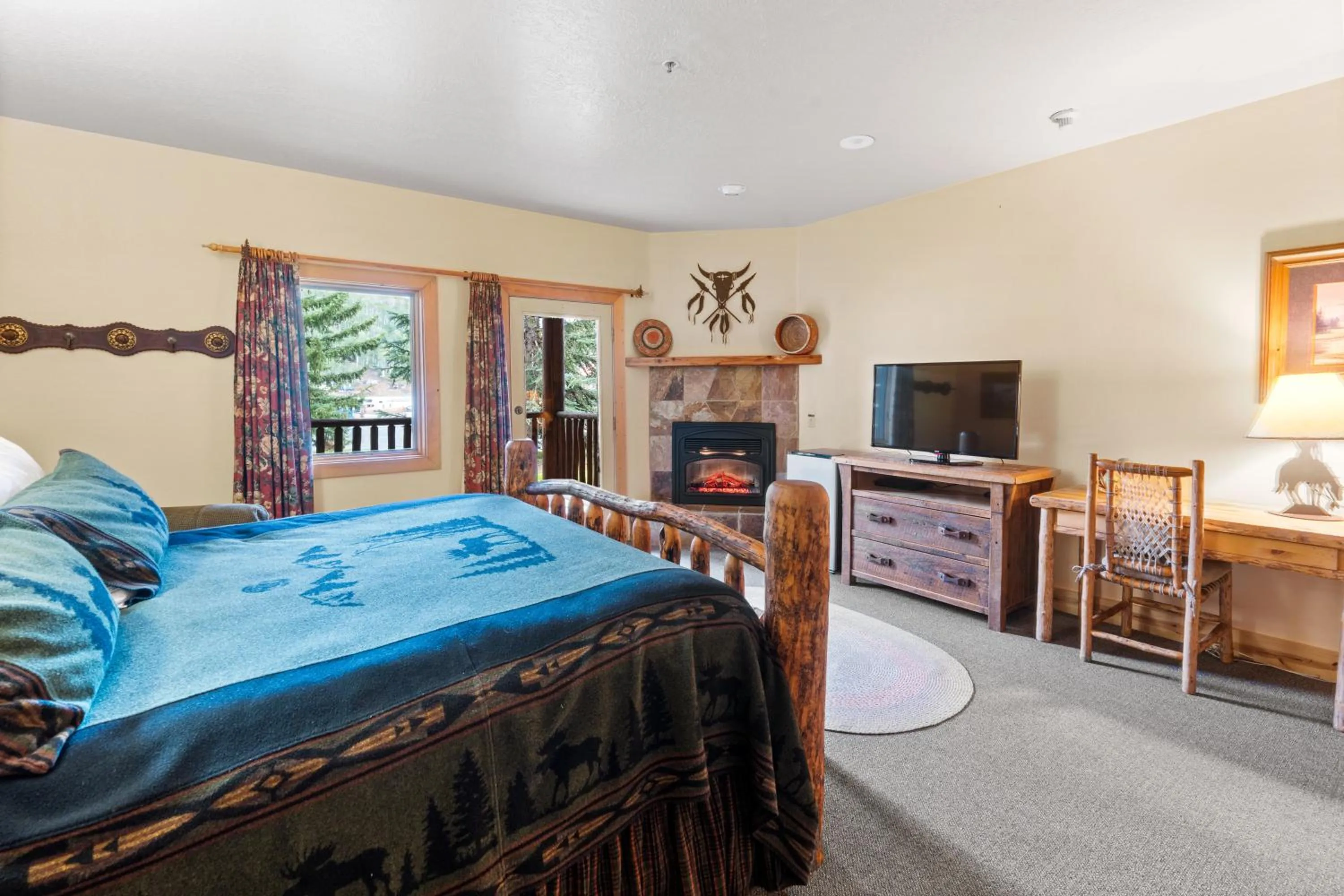 Bedroom, Bed in Daniels Summit Lodge