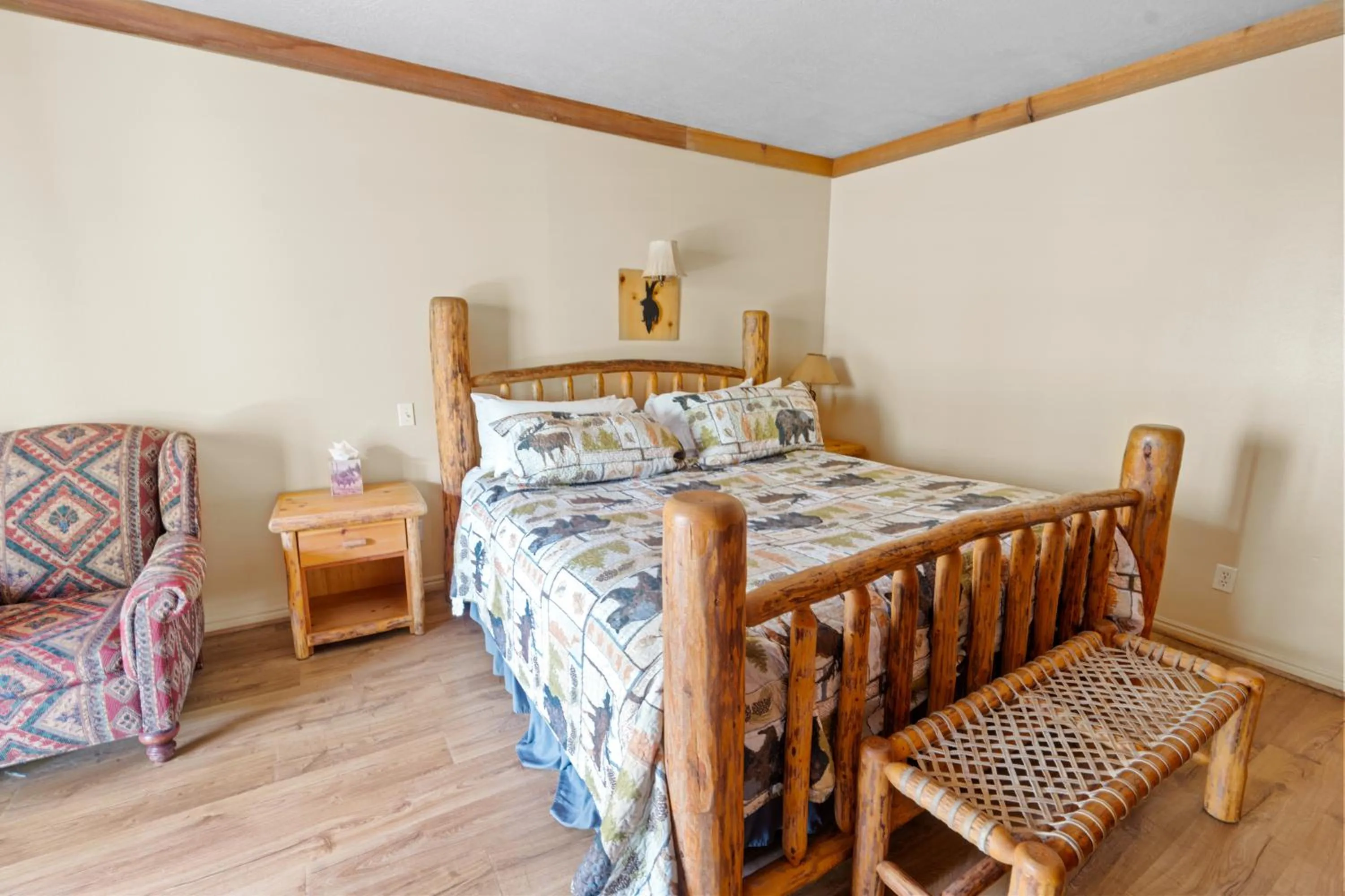 Bedroom, Bed in Daniels Summit Lodge