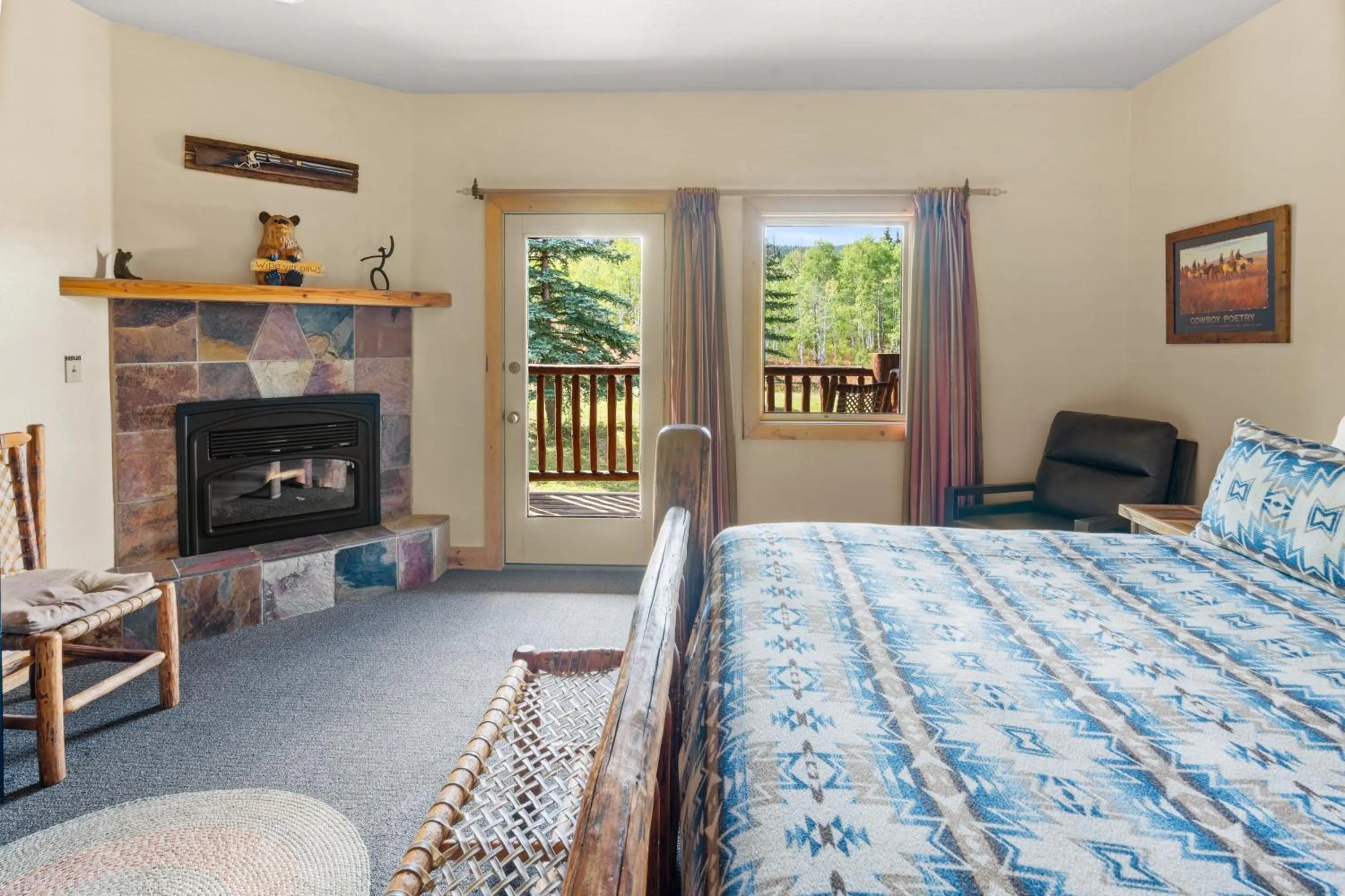 Bedroom, Bed in Daniels Summit Lodge