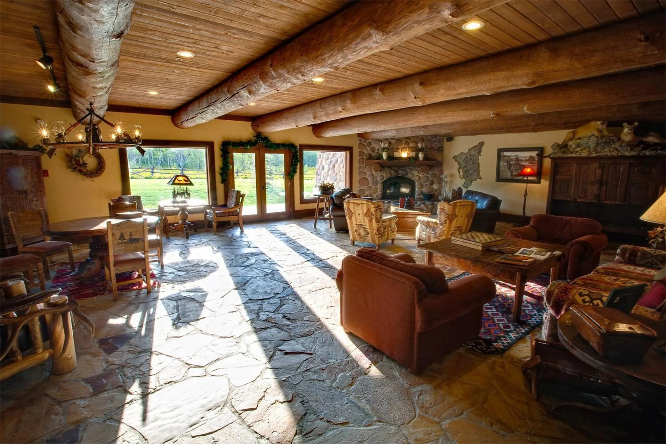 Dining area in Daniels Summit Lodge