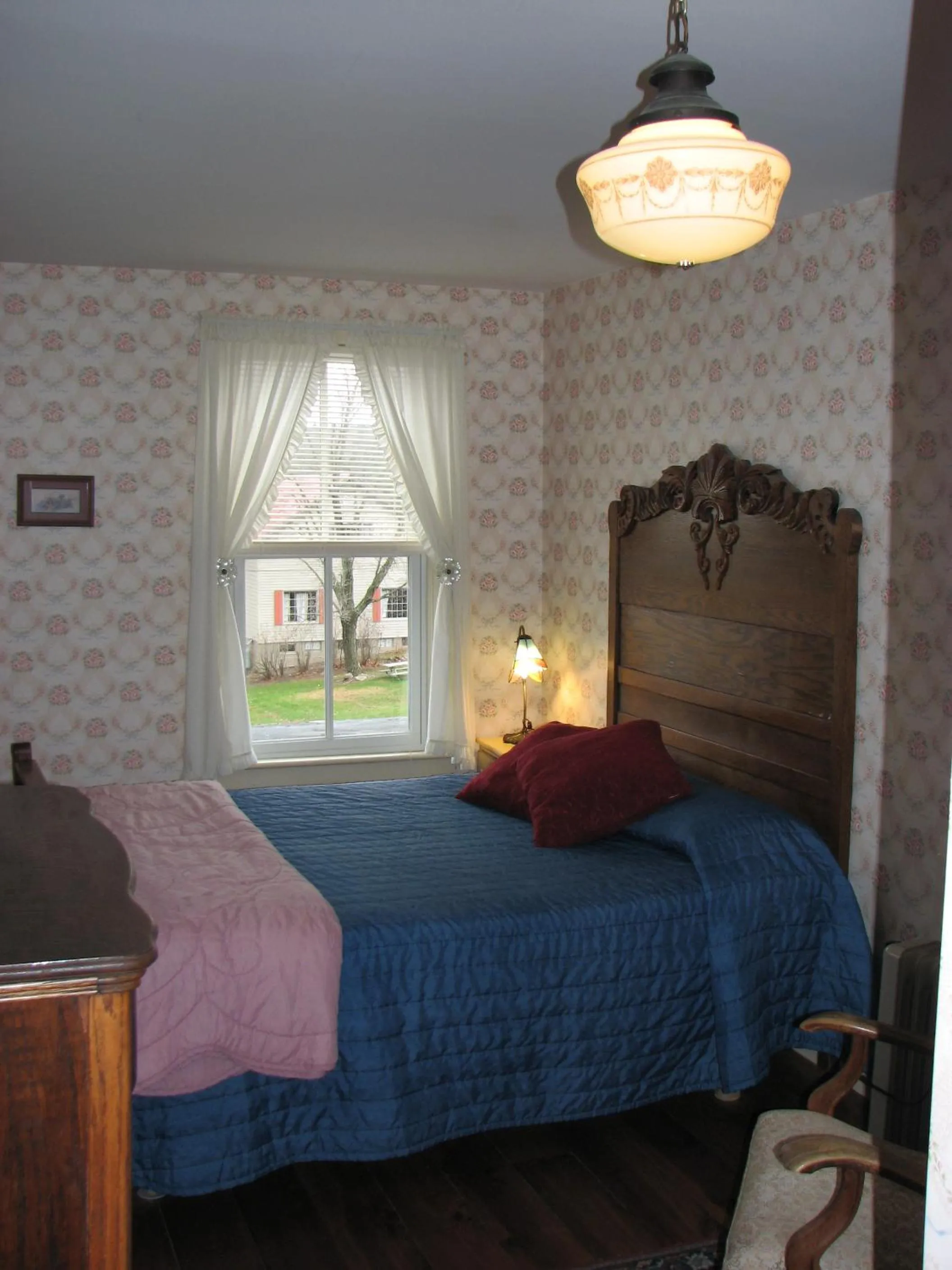 Bed in Winter Clove Family Inn