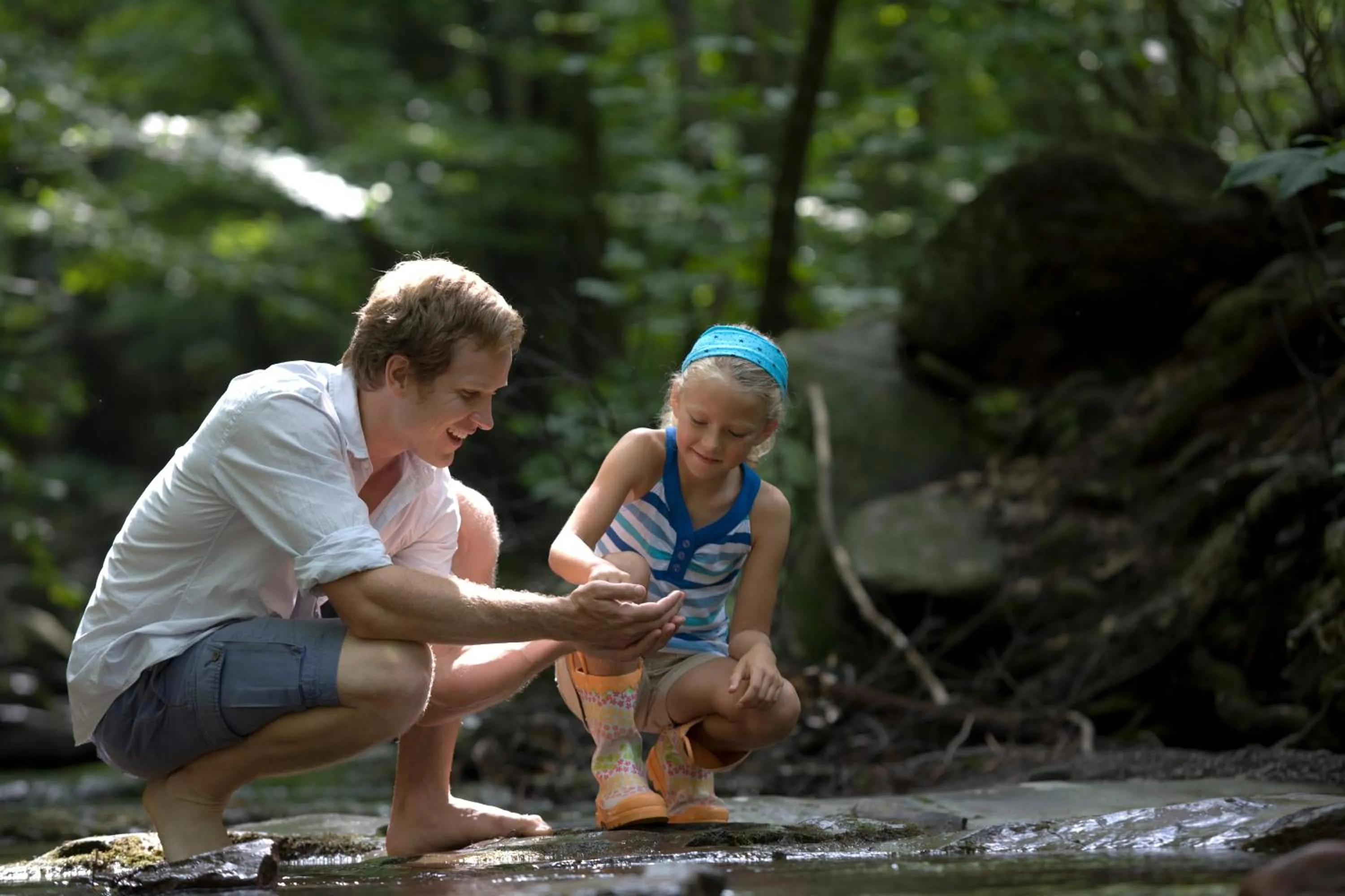 Hiking in Winter Clove Family Inn