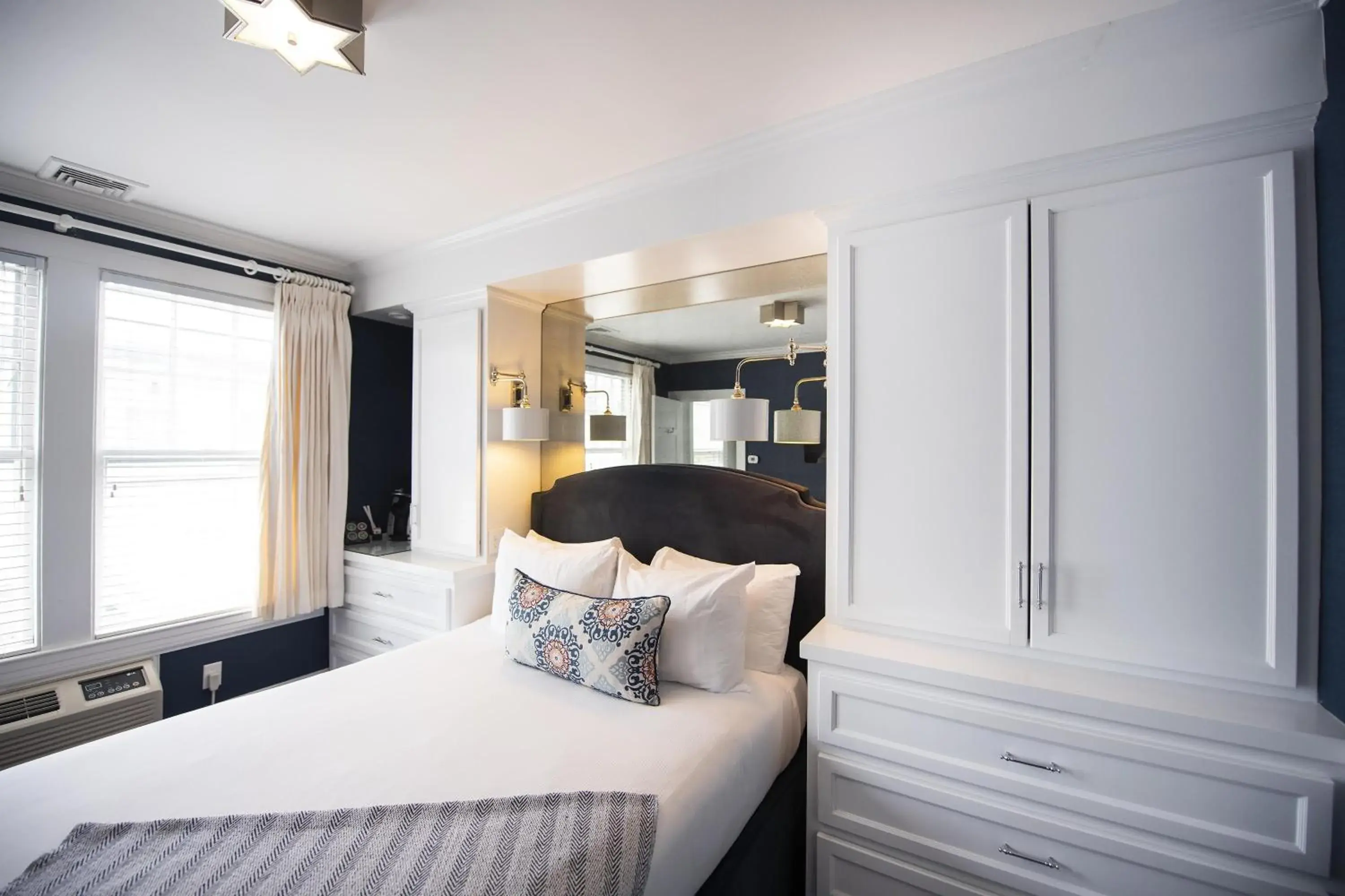 Riverhouse Queen in Kennebunkport Inn Riverhouse Queen in Kennebunkport Inn