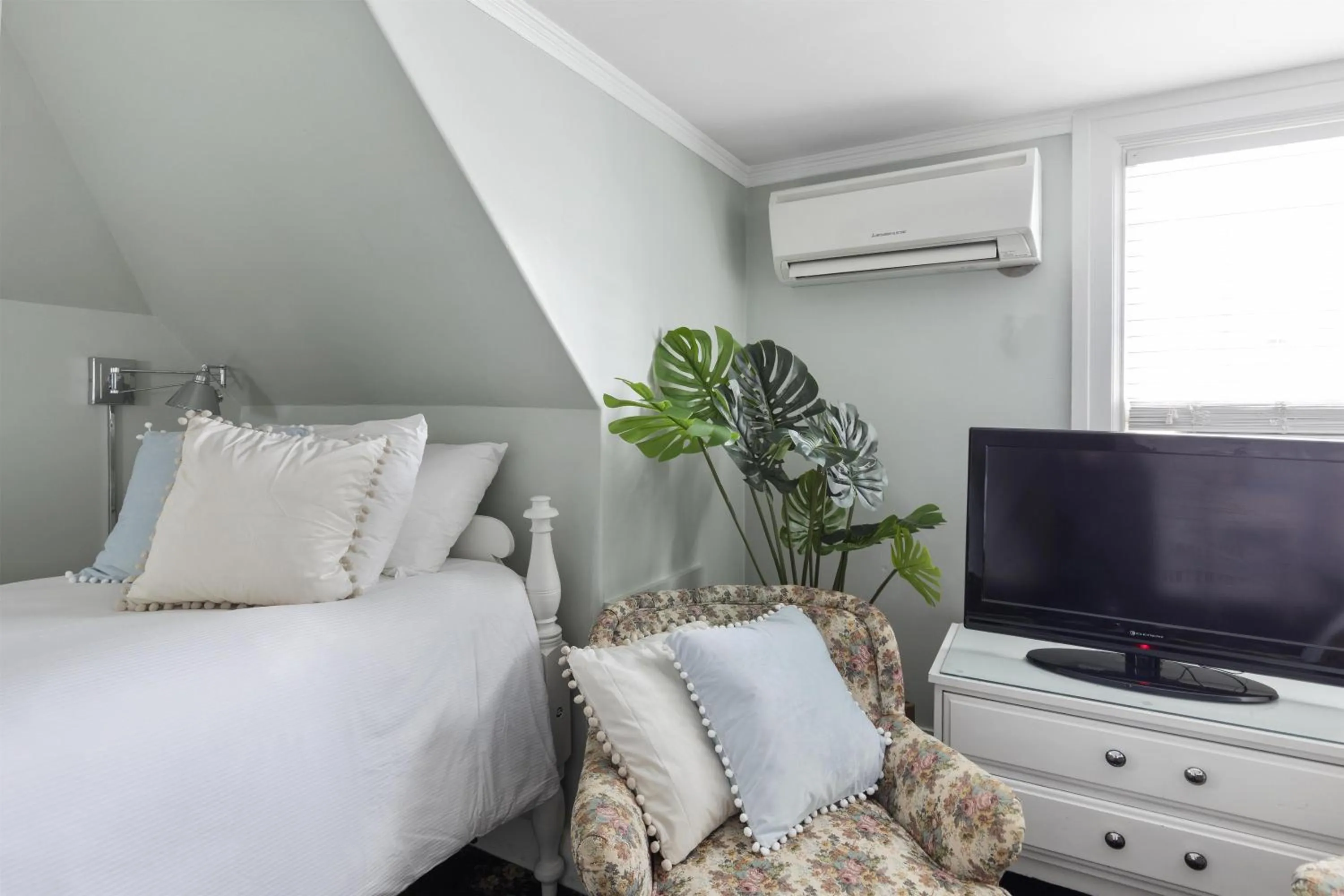 Photo of the whole room, Bed in Kennebunkport Inn