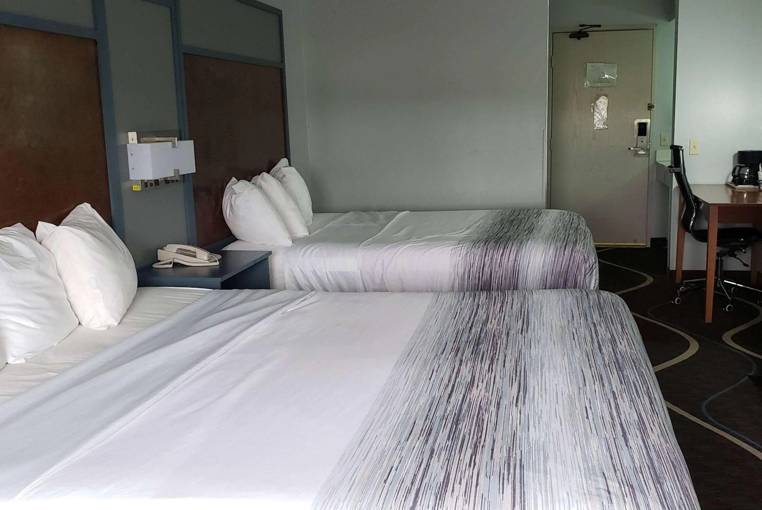 Photo of the whole room, Bed in AmericInn by Wyndham Mauston