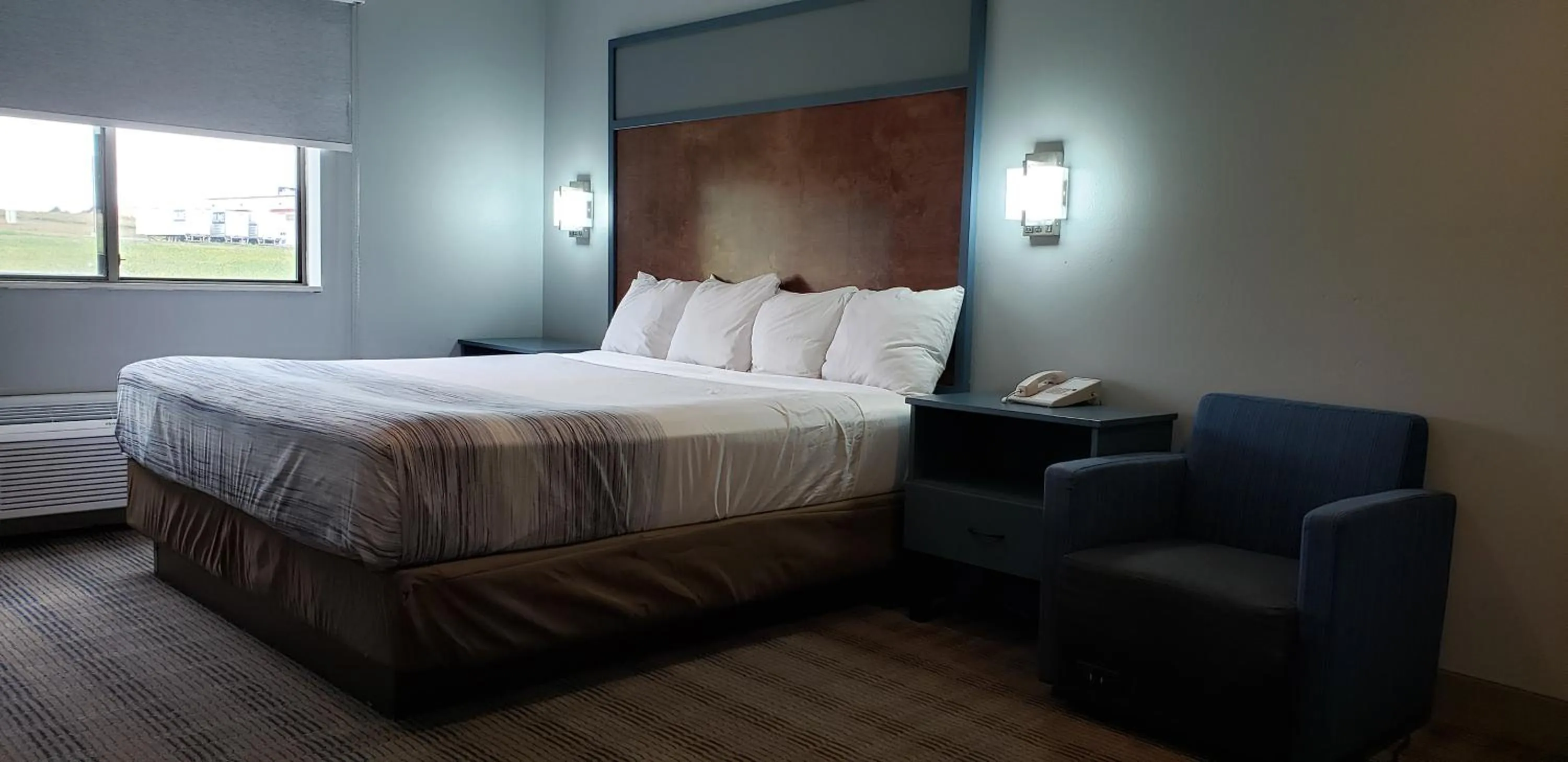 Photo of the whole room, Bed in AmericInn by Wyndham Mauston