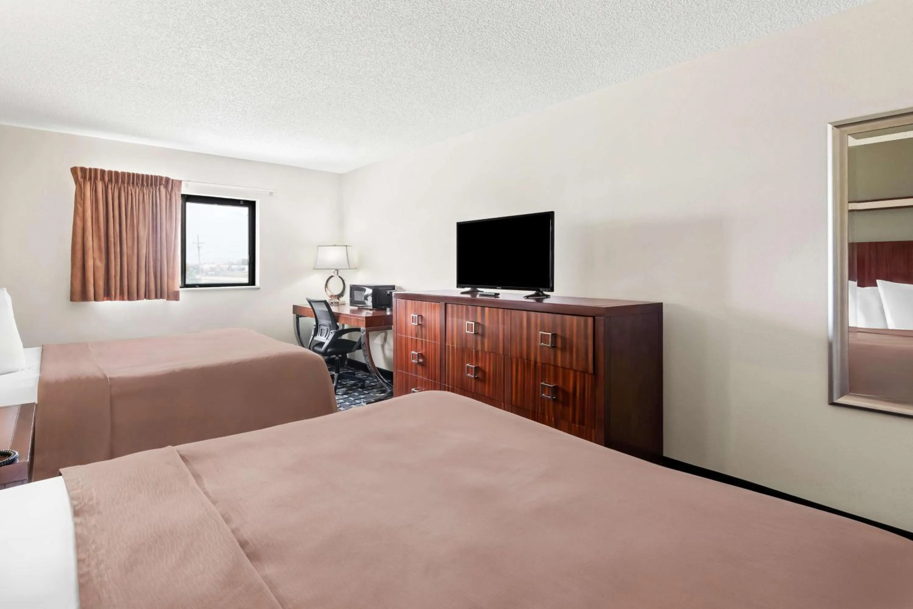 Bedroom, Bed in SureStay Hotel by Best Western Manchester