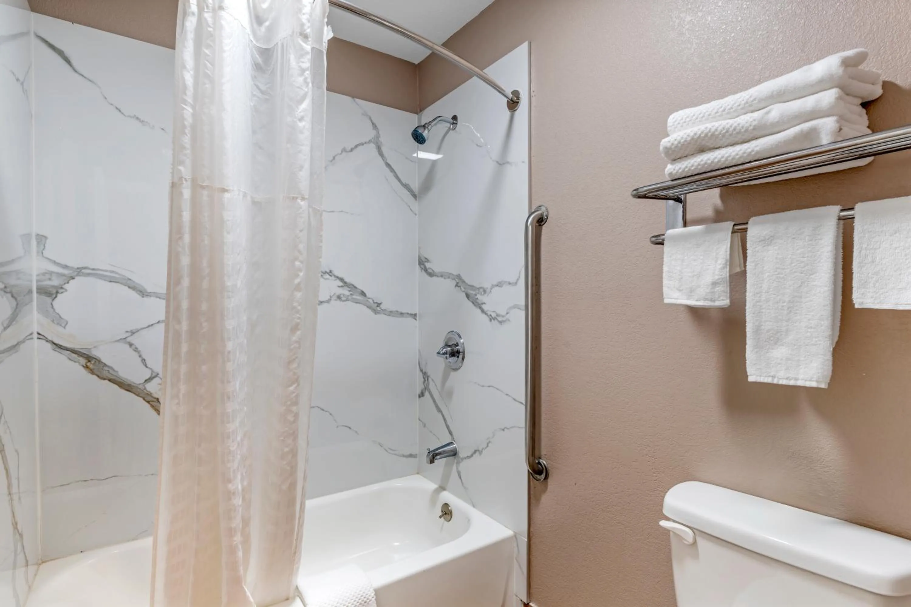 Bathroom in Quality Inn & Suites New Boston - Texarkana West