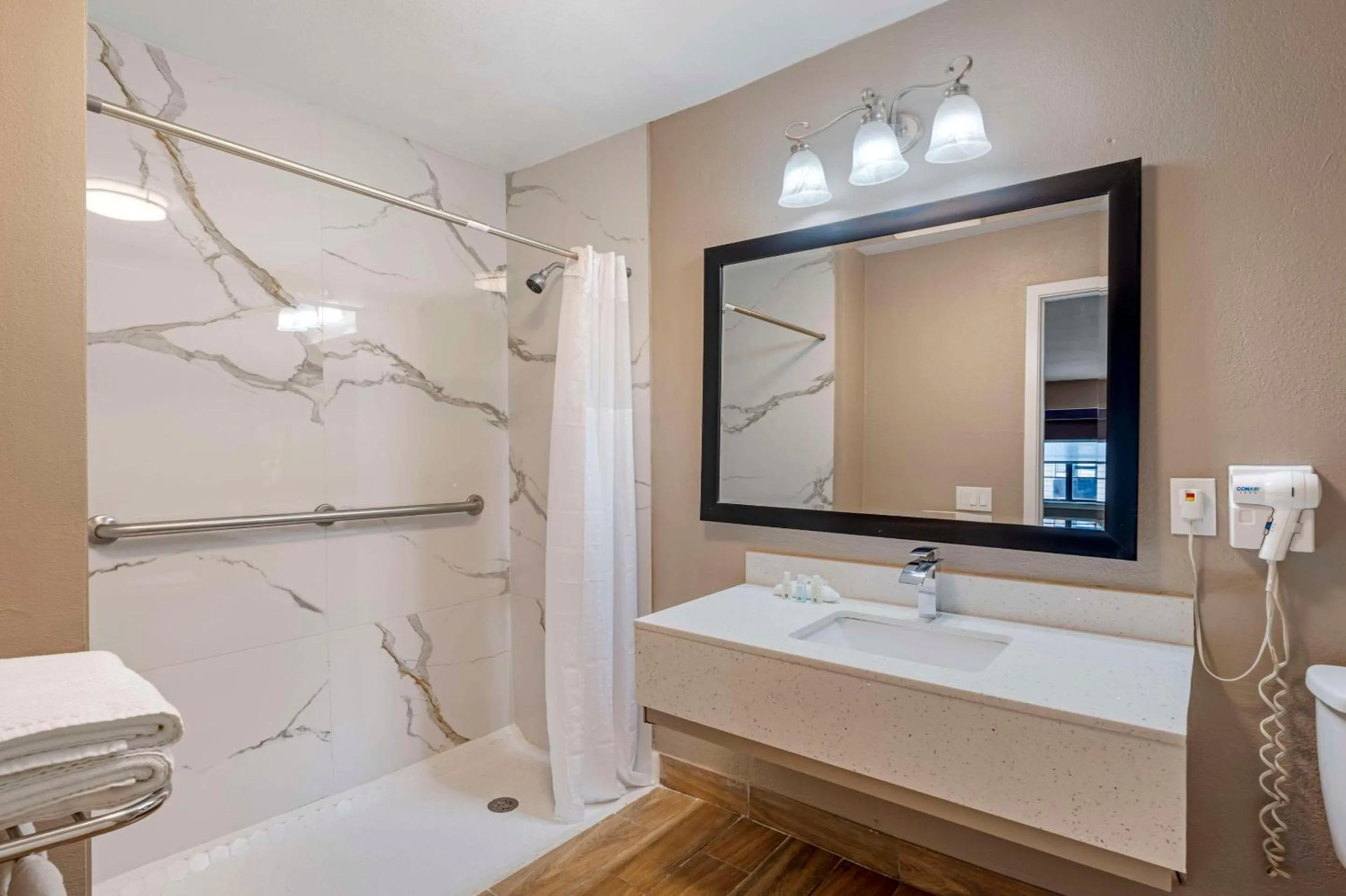 Bedroom in Americas Best Value Inn New Boston