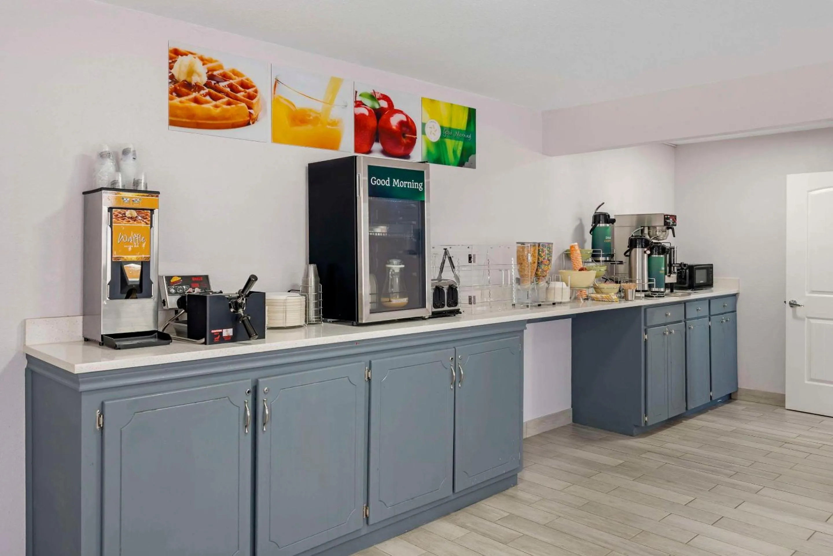 Breakfast in Americas Best Value Inn New Boston