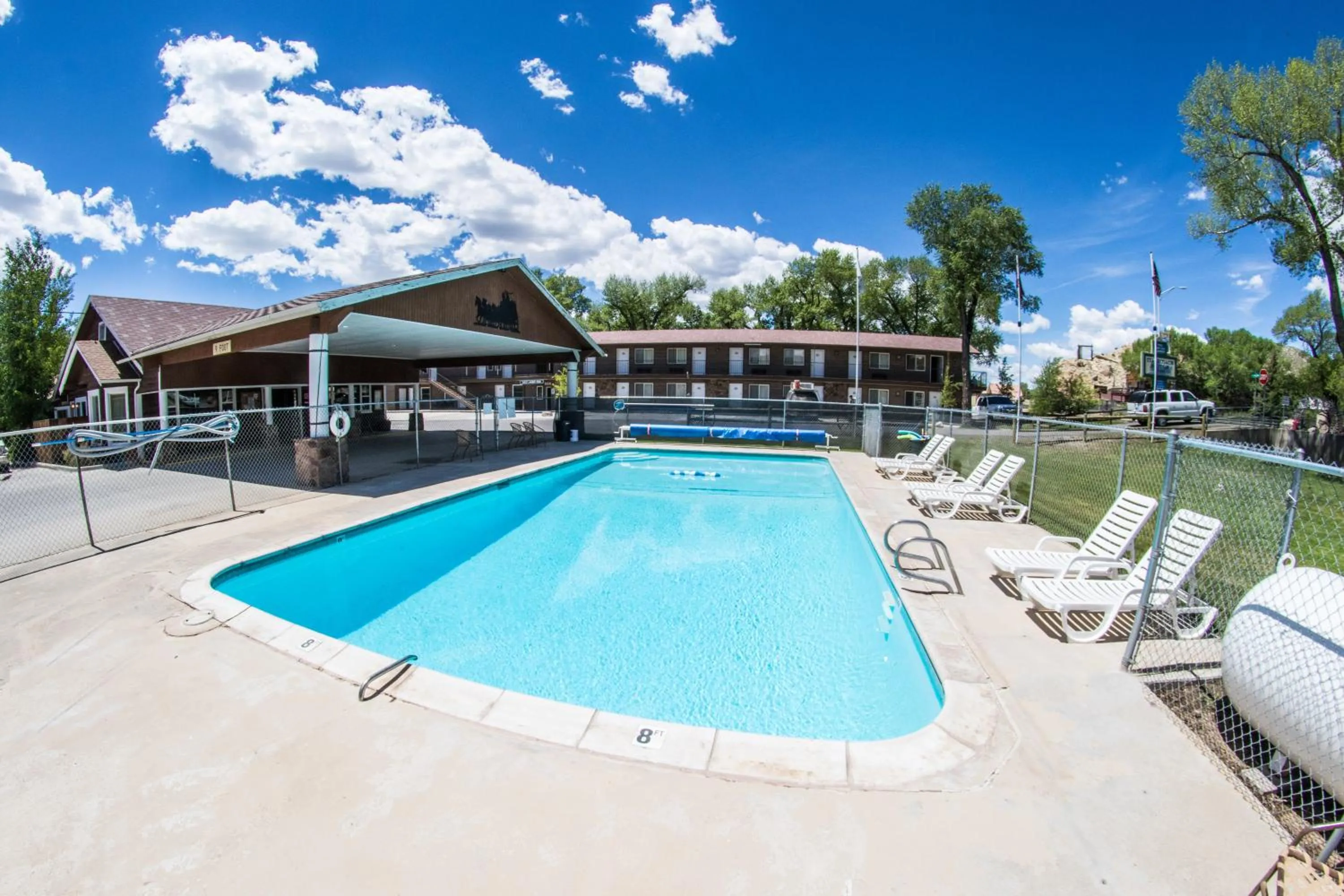 Swimming pool in Stagecoach Inn & Suites