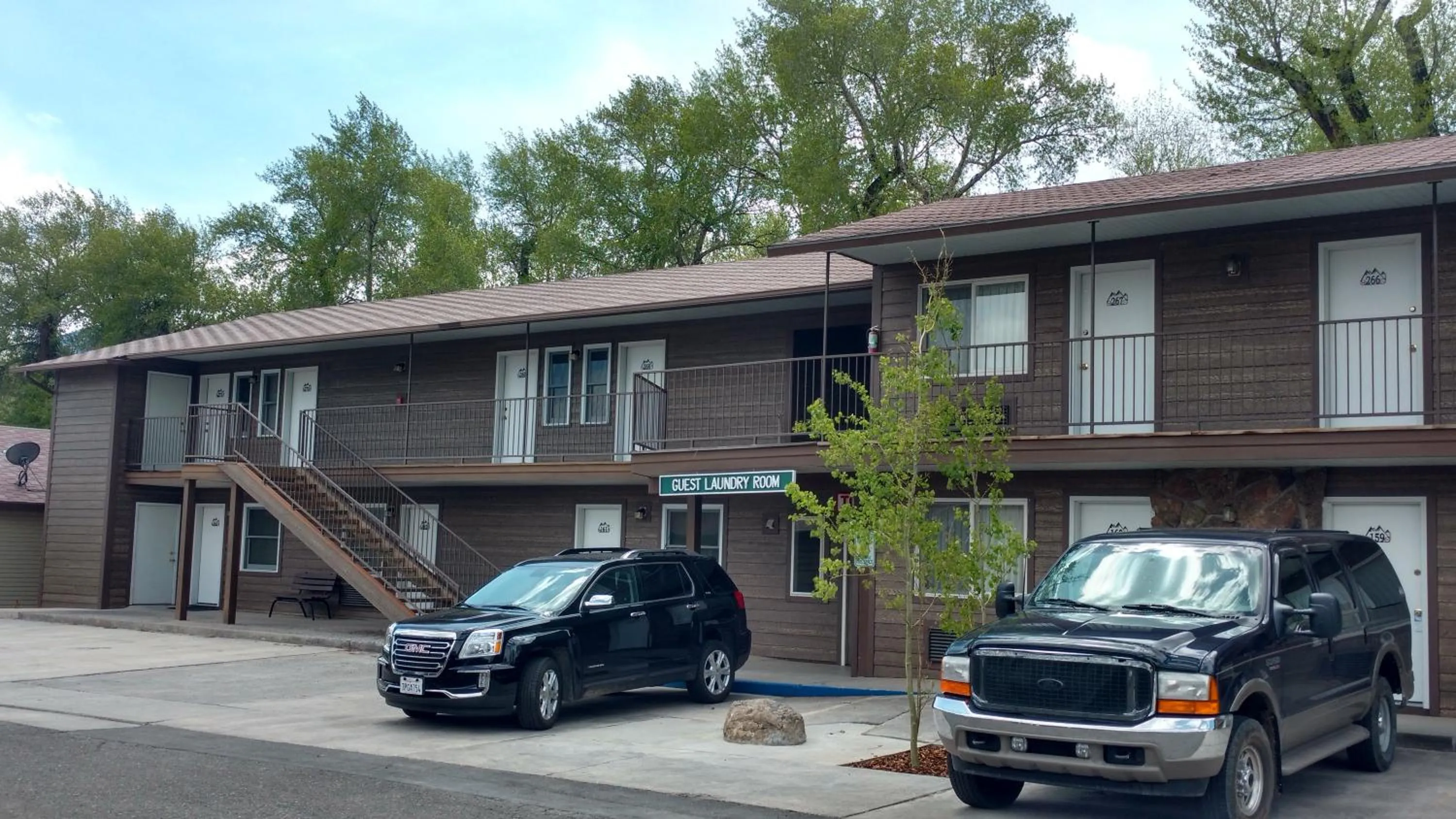 Property building in Stagecoach Inn & Suites