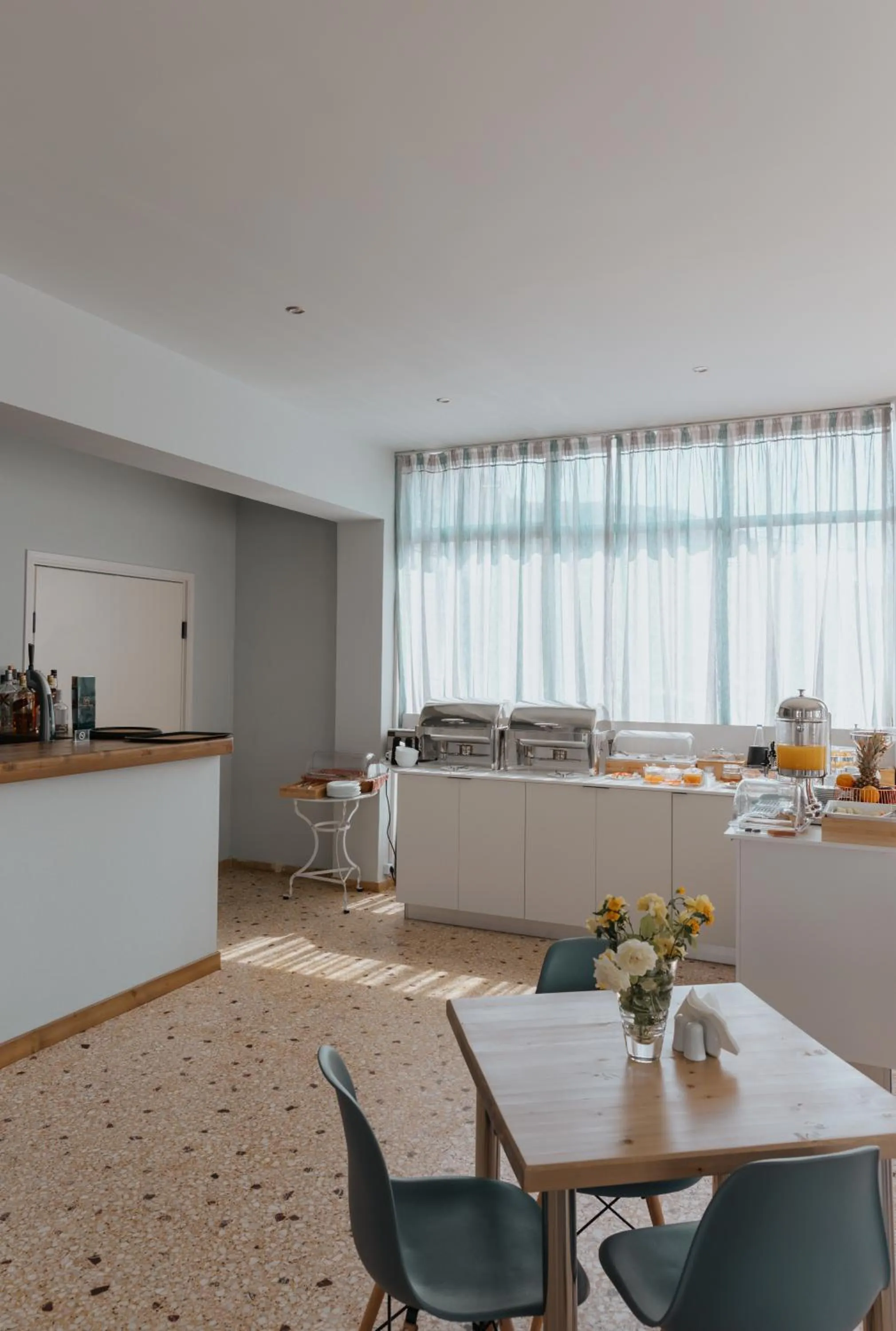 Breakfast in Vivari Acta