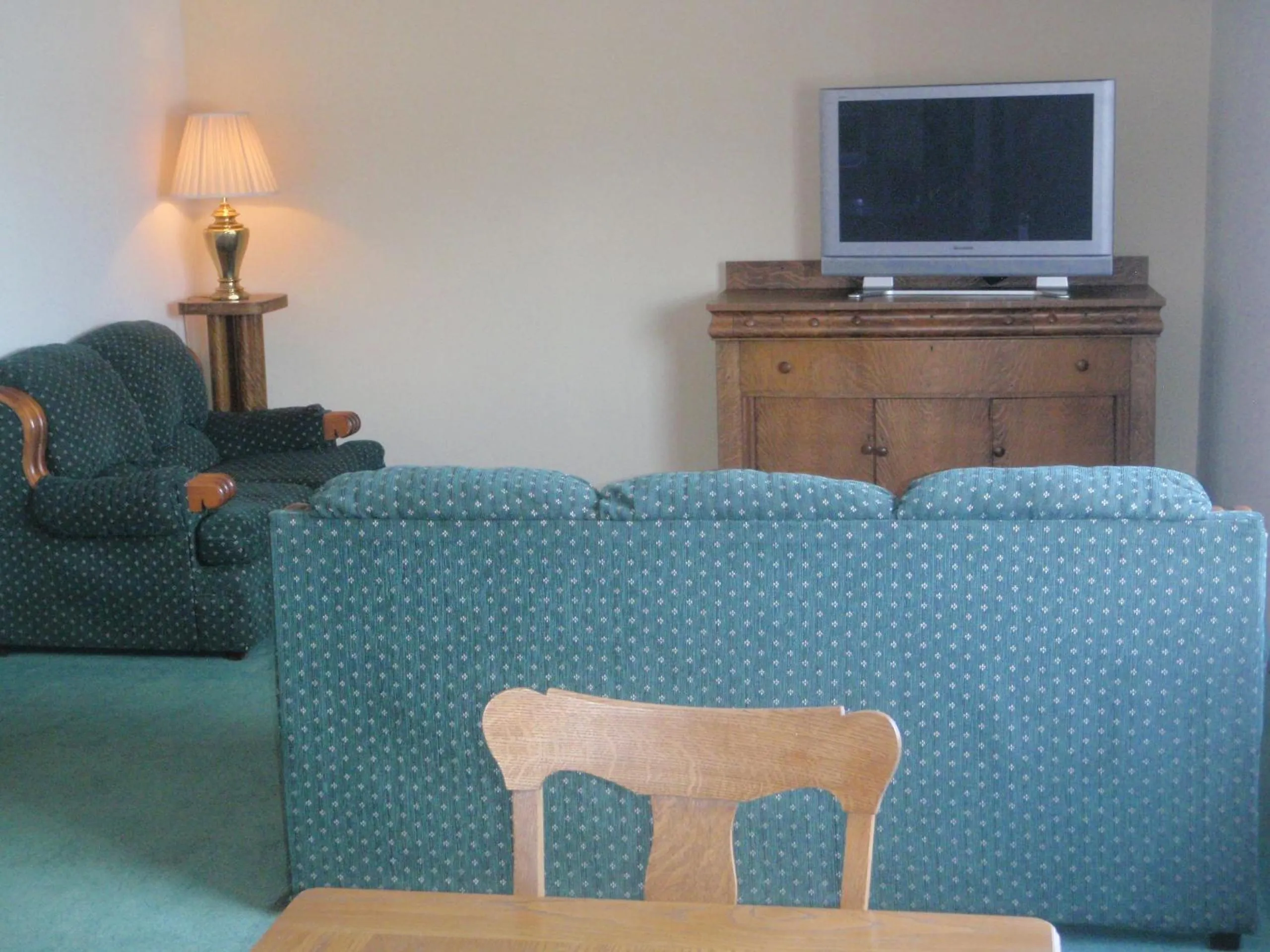 Living room in Bozeman Inn